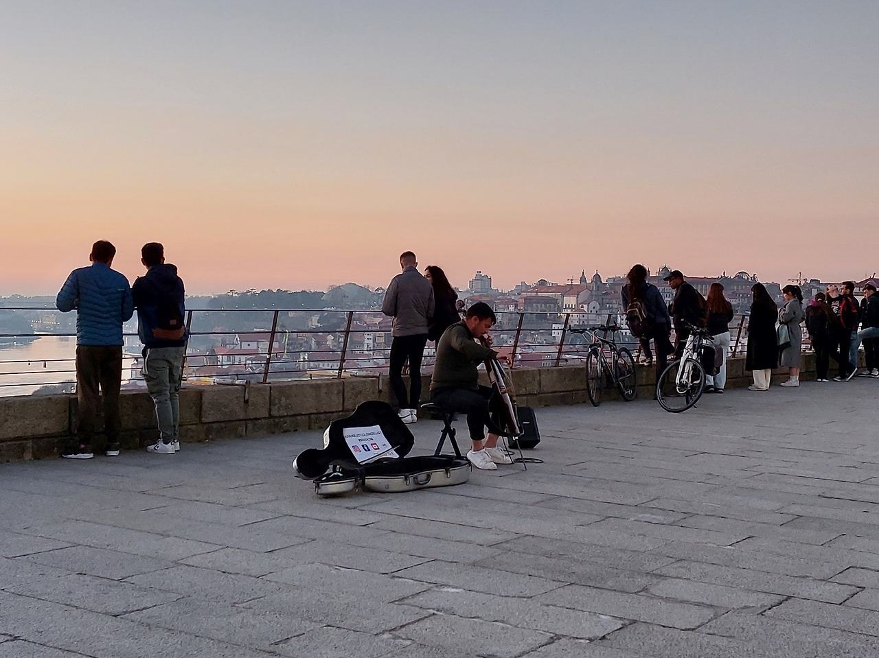 세라두 필라드-첼로와 선셋.jpg