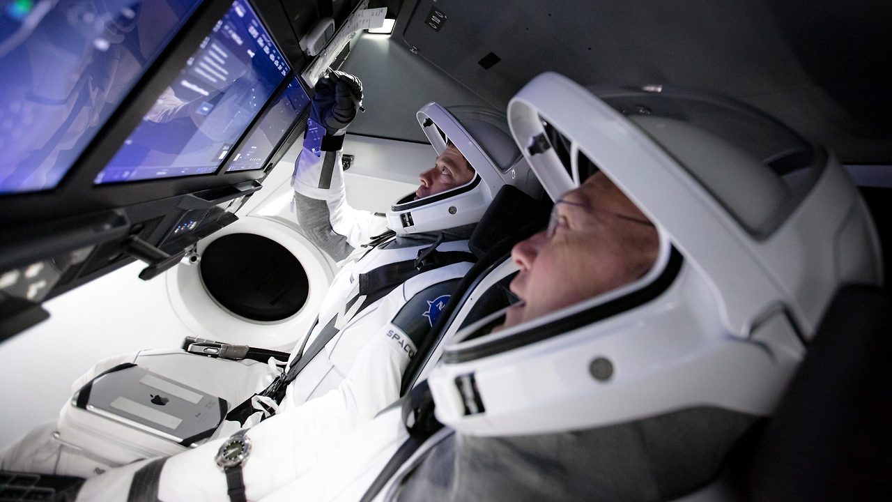 SpaceX-Crew-Dragon-Spacecraft-Flight-Simulator-scaled-1.jpg