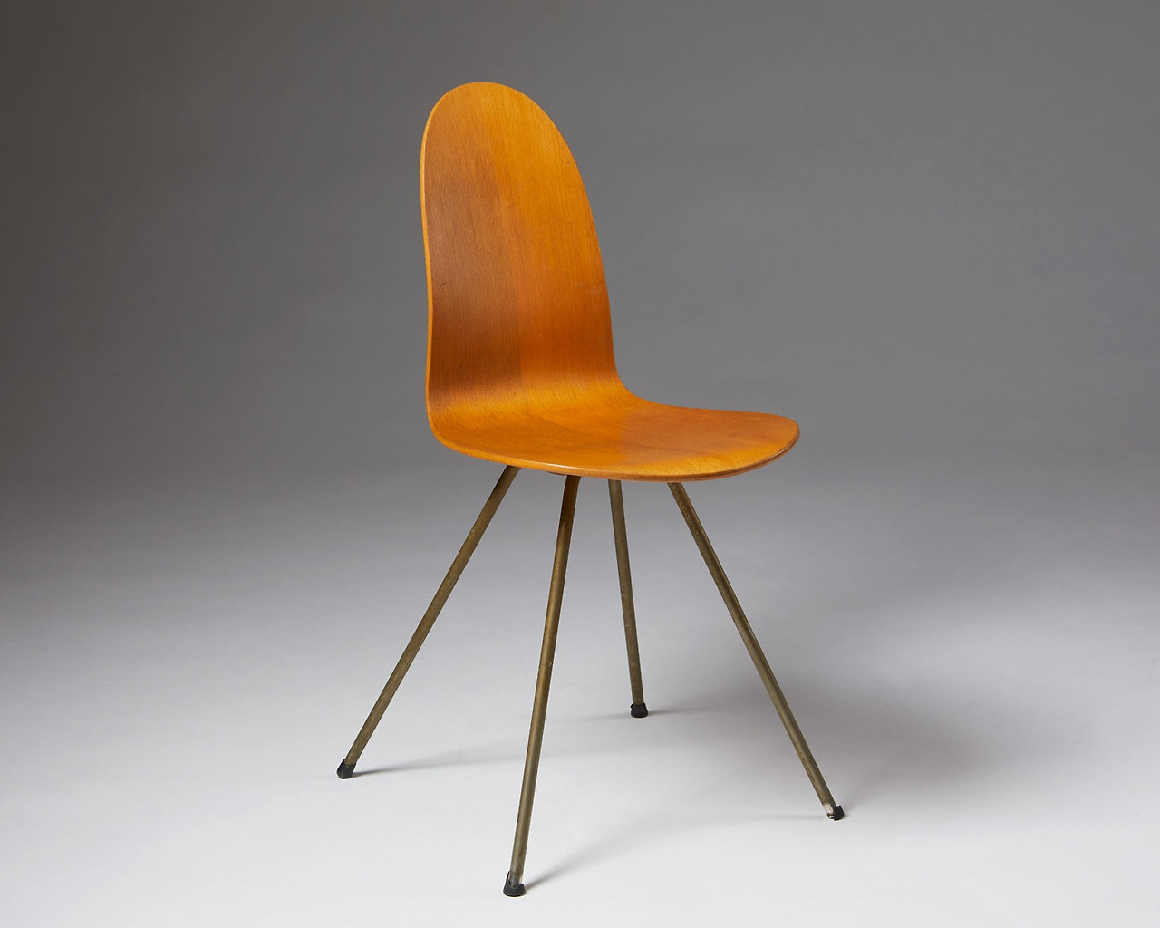 Tongue Chair_c modernity.jpg