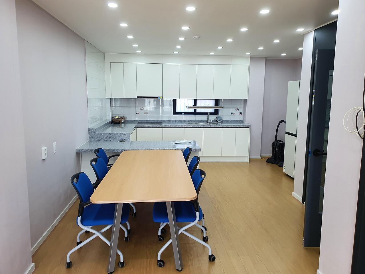 금강장 부엌.jpg