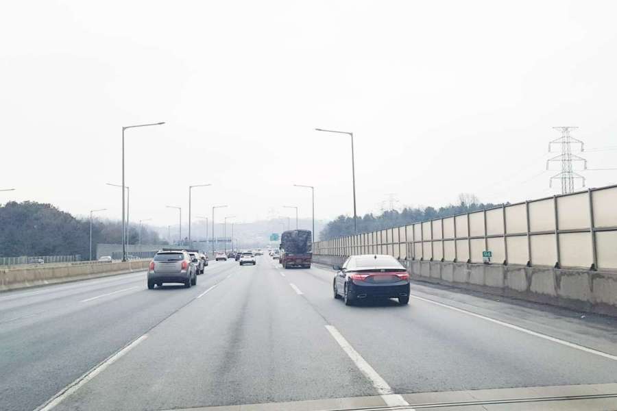 고속도로-정체-지정차로제-버스전용차로-차 막힘-운전-자동차-2.jpg