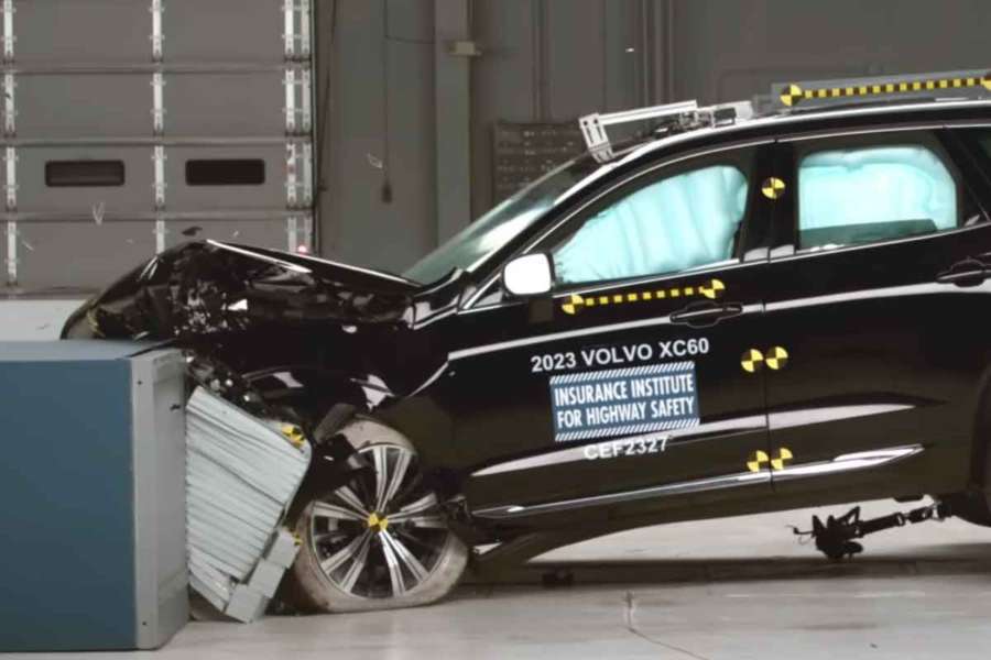 볼보-XC60-IIHS-충돌테스트-2.jpg