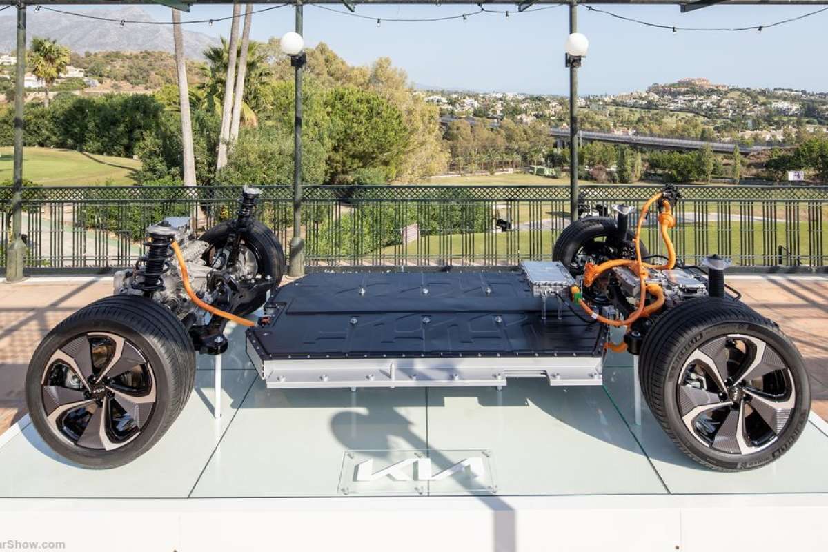 국산차-중국차-전기차-기아자동차-지리 자동차-카니발-기아 카니발-카니발 전기차-지커 009-카니발 짝퉁 9.jpg