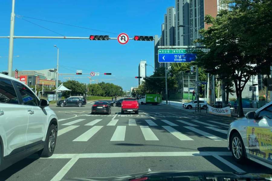 교차로-교차로 우회전-범칙금-벌점-과태료-신호등-적색볼-녹색불 4 (2).jpg