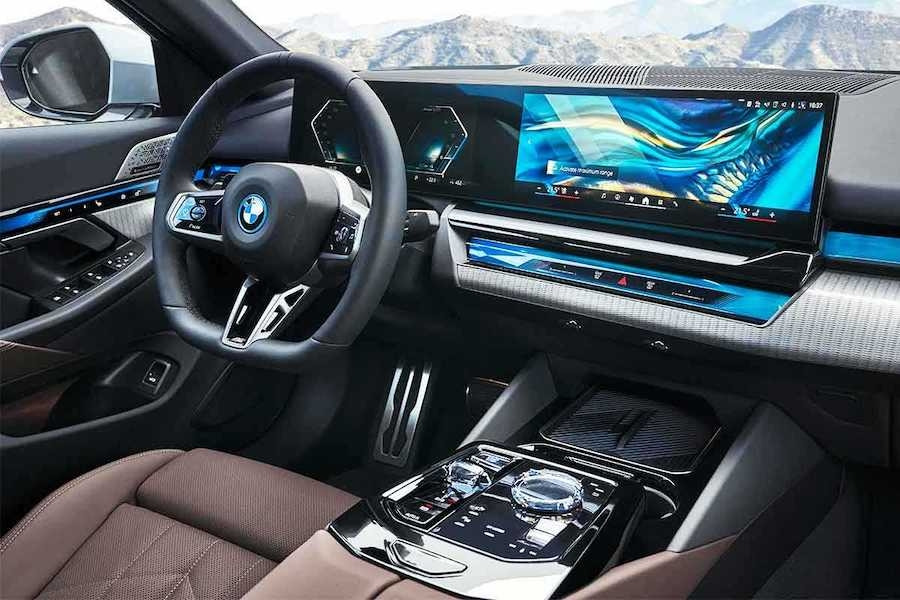 BMW-신차 소식-신형 5시리즈-5시리즈 풀체인지-5시리즈-BMW 5시리즈-신형 5시리즈 디자인-신형 5시리즈 성능-신형 5시리즈 공개-3.jpg