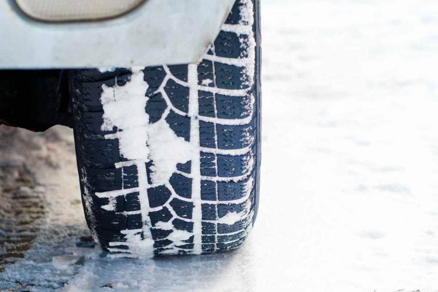 JPG_폭설 눈길 교통사고 교통안전 안전운전 국토부 사륜구동 윈터타이어 7.jpg