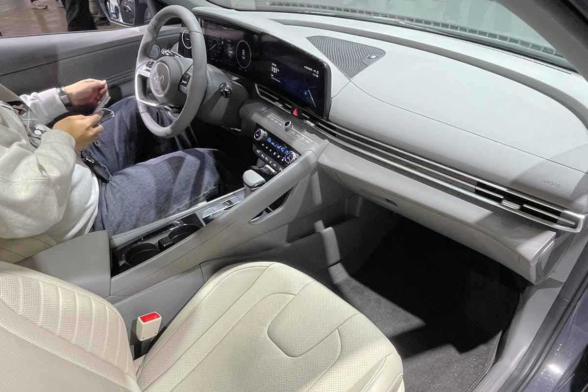 아반떼 준중형 가성비 세단 신차 현대차 9.jpg