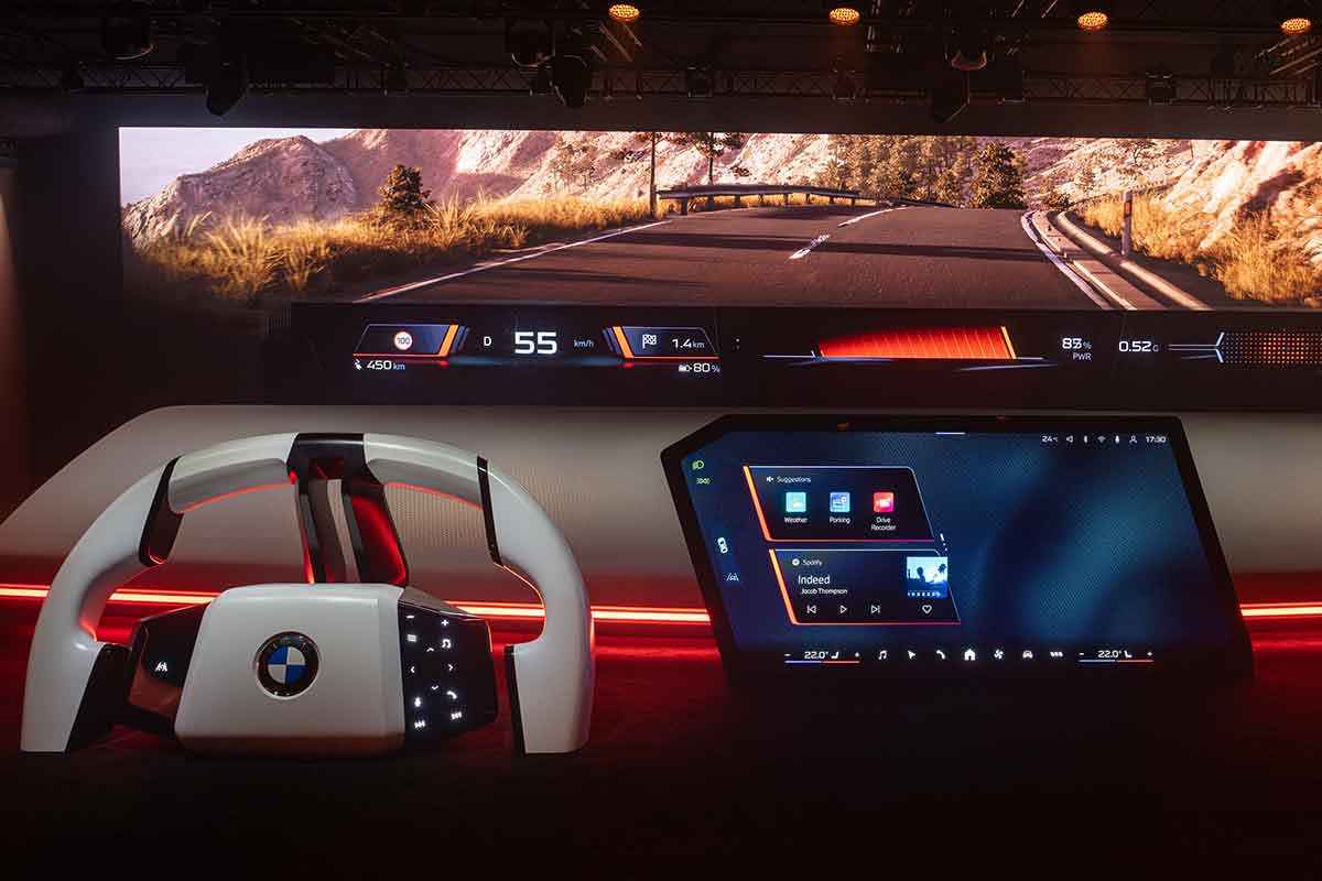 BMW-CES-2025-%ED%8C%8C%EB%85%B8%EB%9D%BC%EB%AF%B9-iDrive-%EC%9A%B4%EC%98%81%EC%B2%B4%EC%A0%9C-X-%ED%97%A4%EB%93%9C%EC%97%85-%EB%94%94%EC%8A%A4%ED%94%8C%EB%A0%88%EC%9D%B4-2.jpg