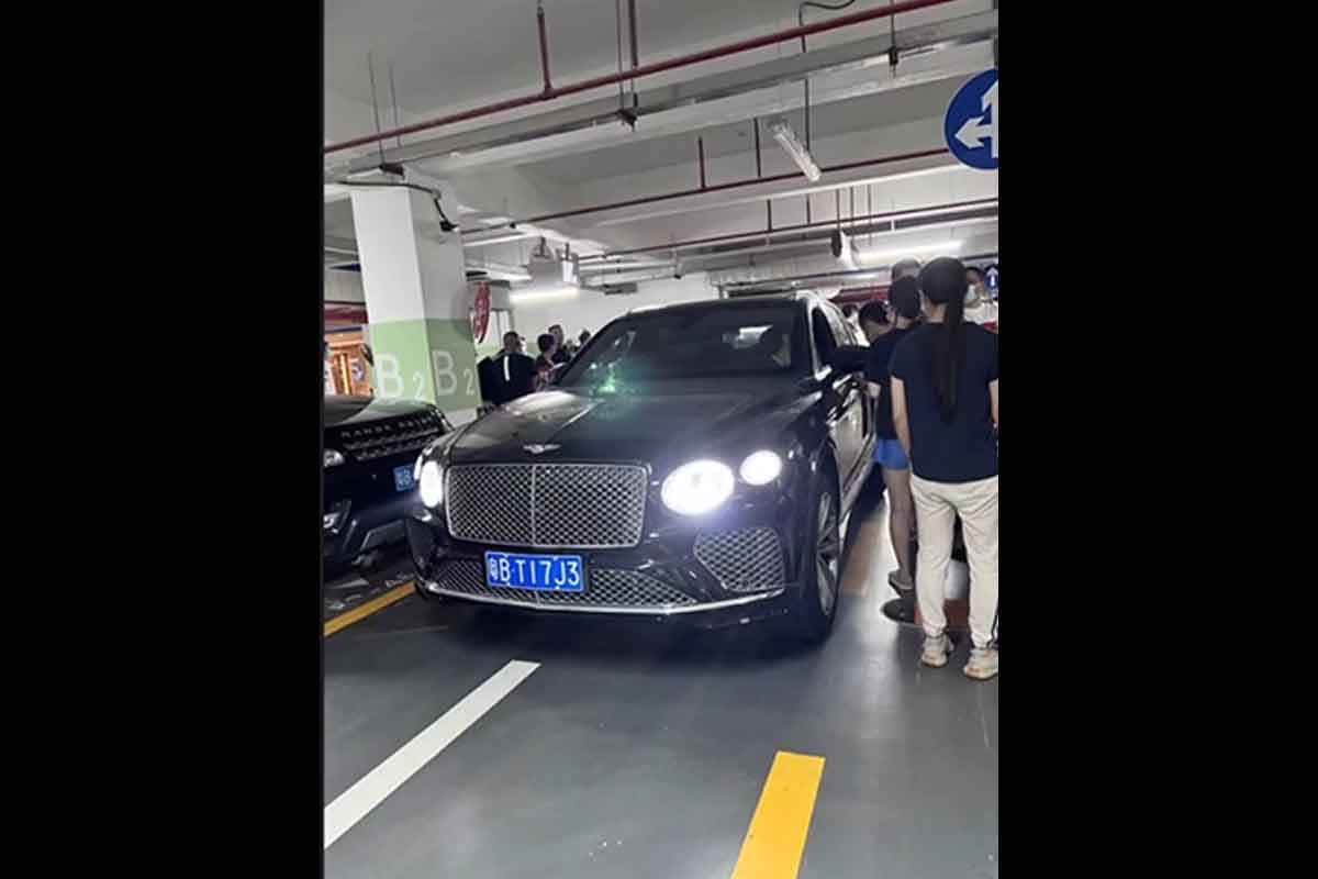 벤틀리 주차시비 4.jpg