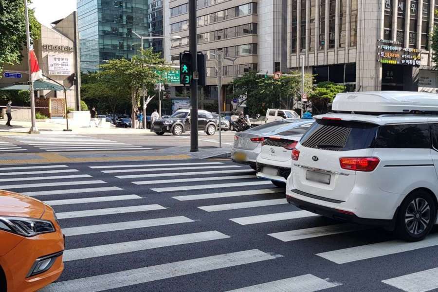 교차로-교차로 우회전-범칙금-벌점-과태료-신호등-적색볼-녹색불 6 (2).jpg