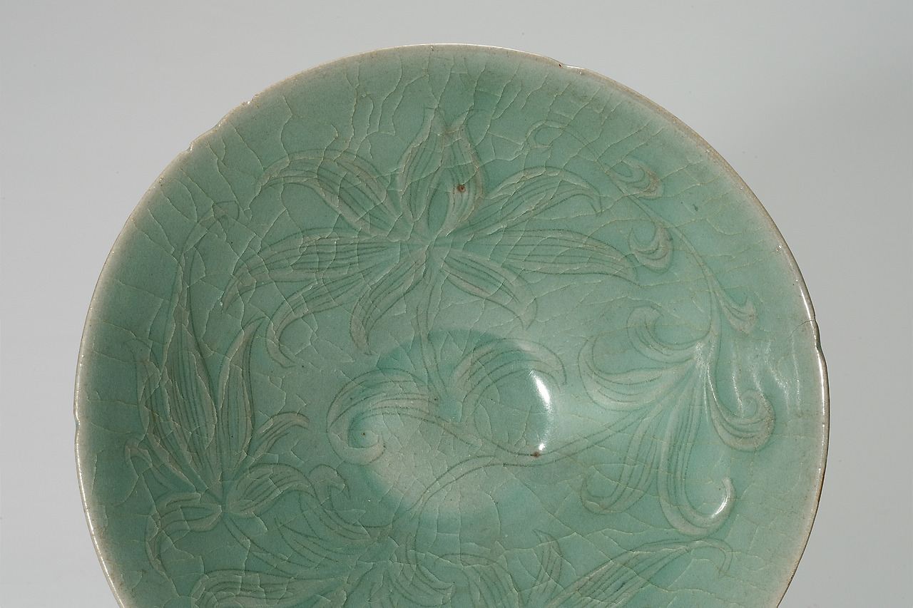 청자 양각 모란 무늬 꽃 모양 완1.jpg
