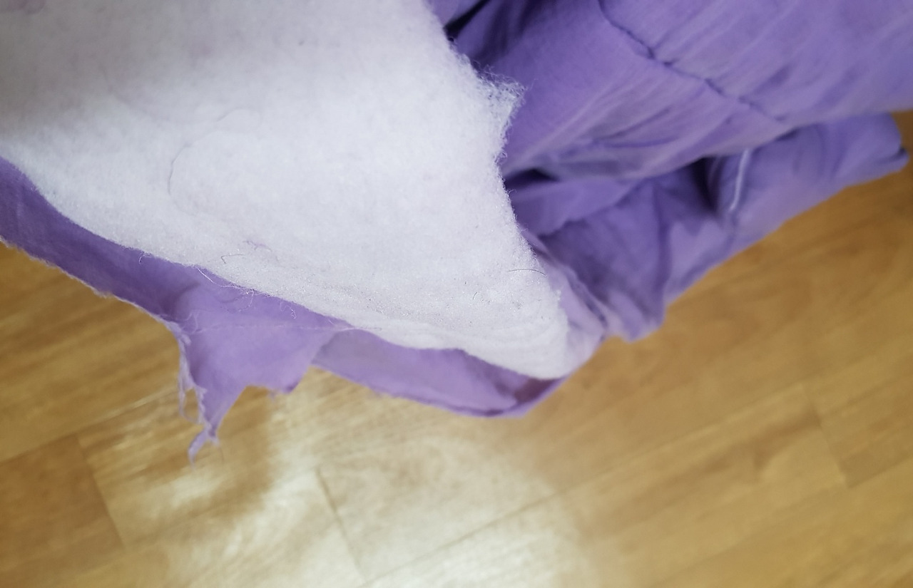 찢어진 이불.jpg