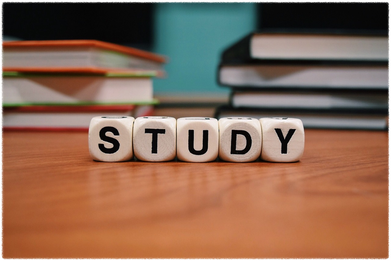 study-1968077_1280.jpg
