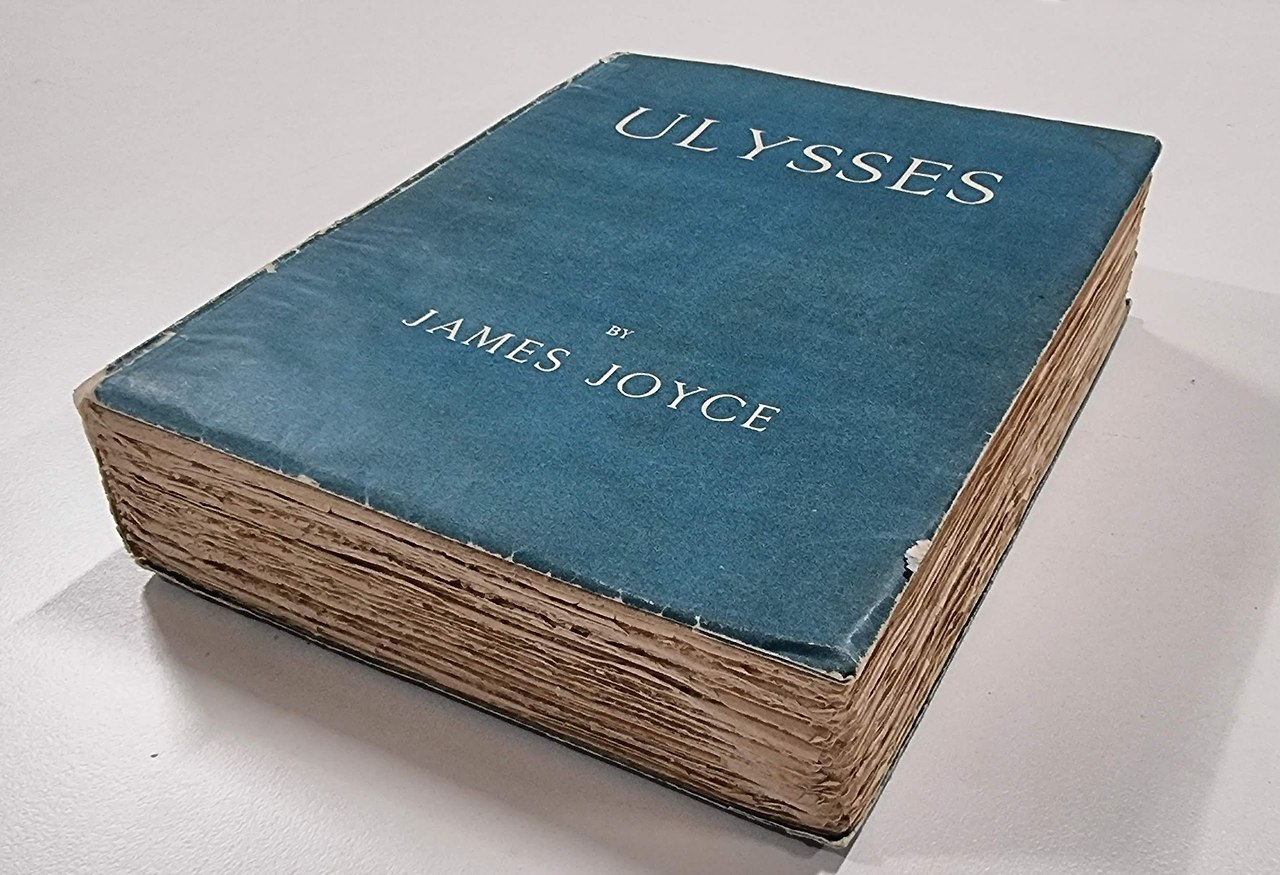 James_Joyce_Ulysses_1st_Edition_1922_GB.jpg