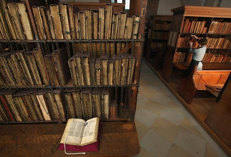 hereford-cathedral-chained-library-2[2].jpg