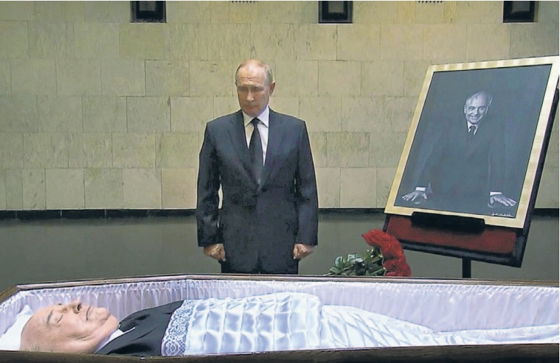 Russia Putin at Gorbachev coffin.jpg