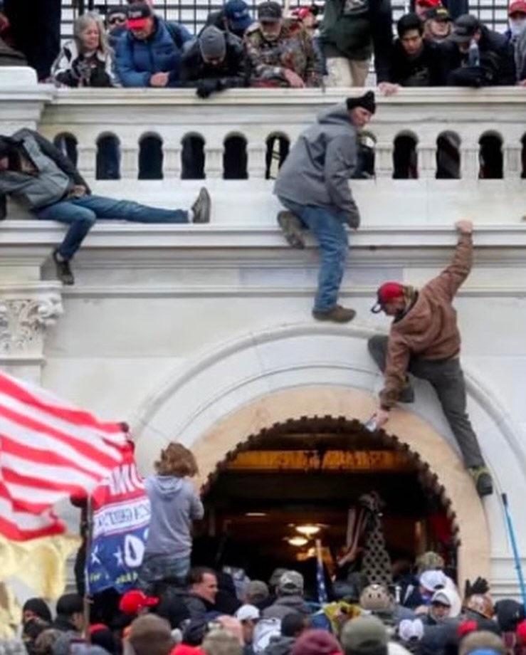 Trump supporters Congress attack 2021-0106 3.jpg