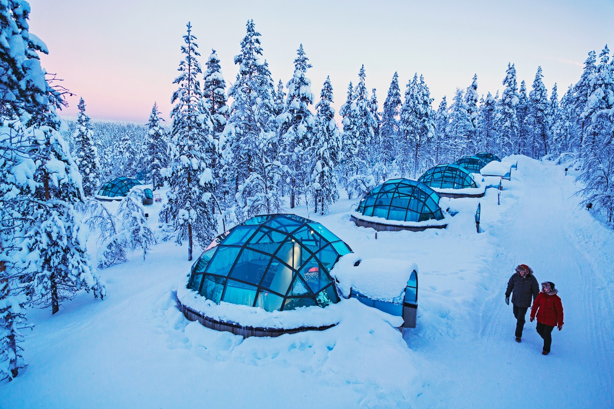 Igloos-view-from-air-Kakslauttanen-lapland2.jpg