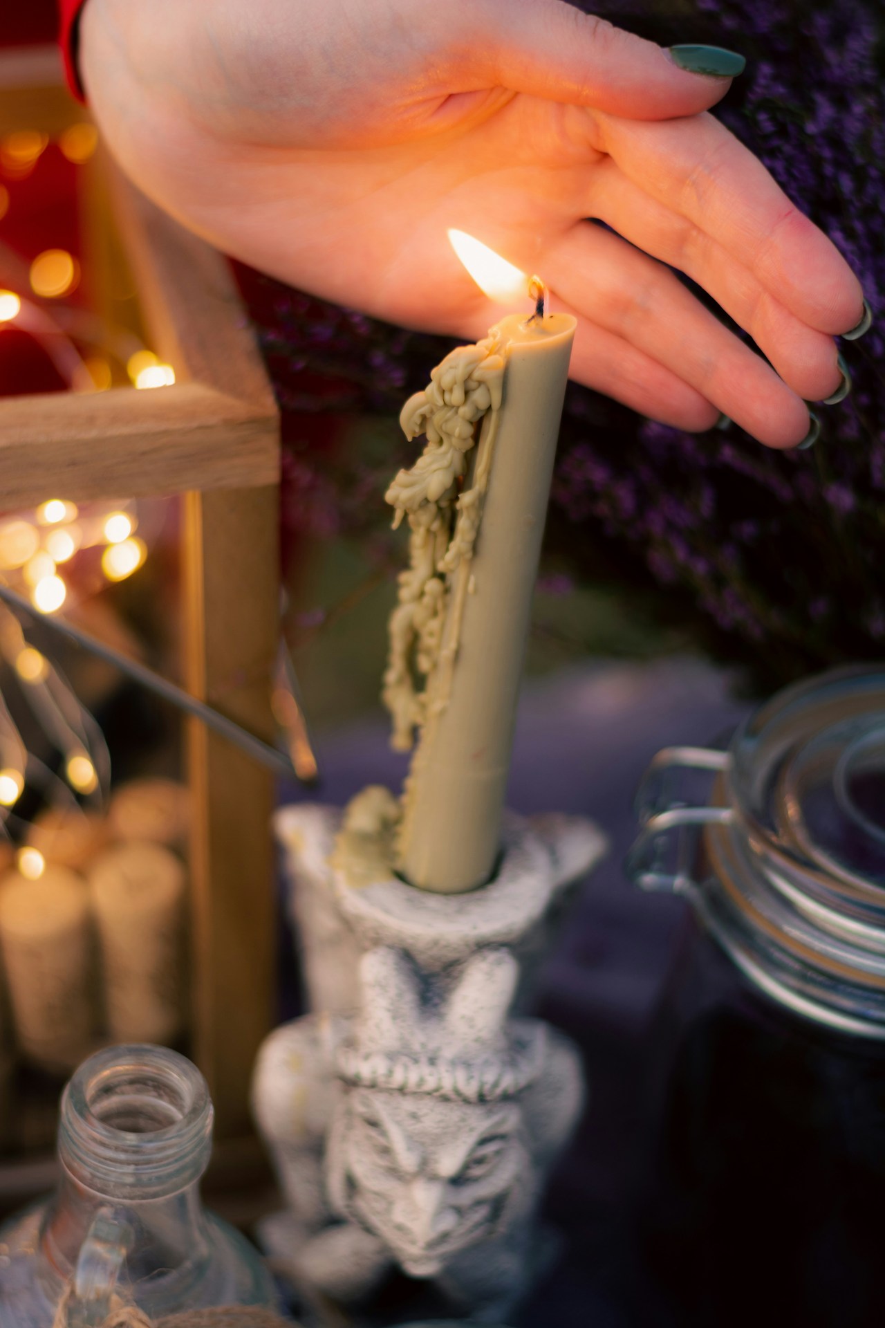 holding-hope-candle.jpg