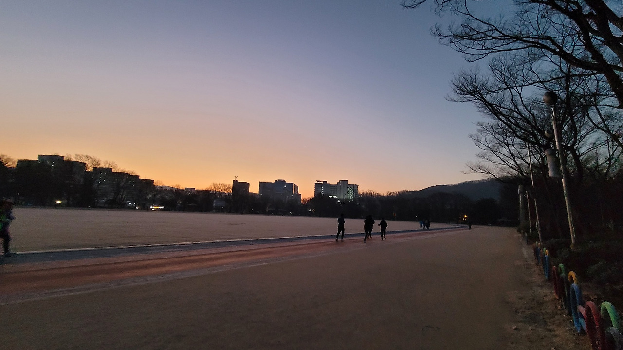 240127 시민체육관 해뜨는 사진.jpg