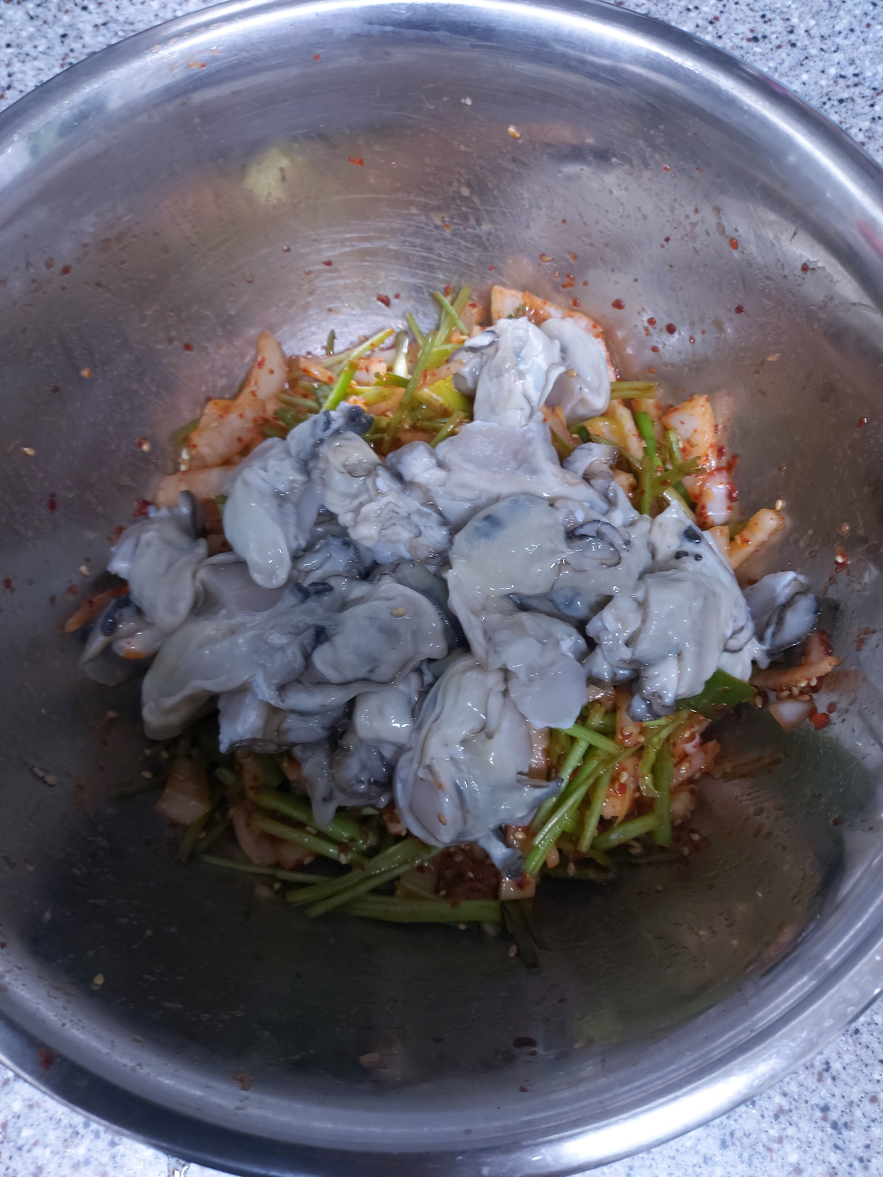 46-4. 생굴도 넣고 부드럽게 무친다 20241109_183246.jpg