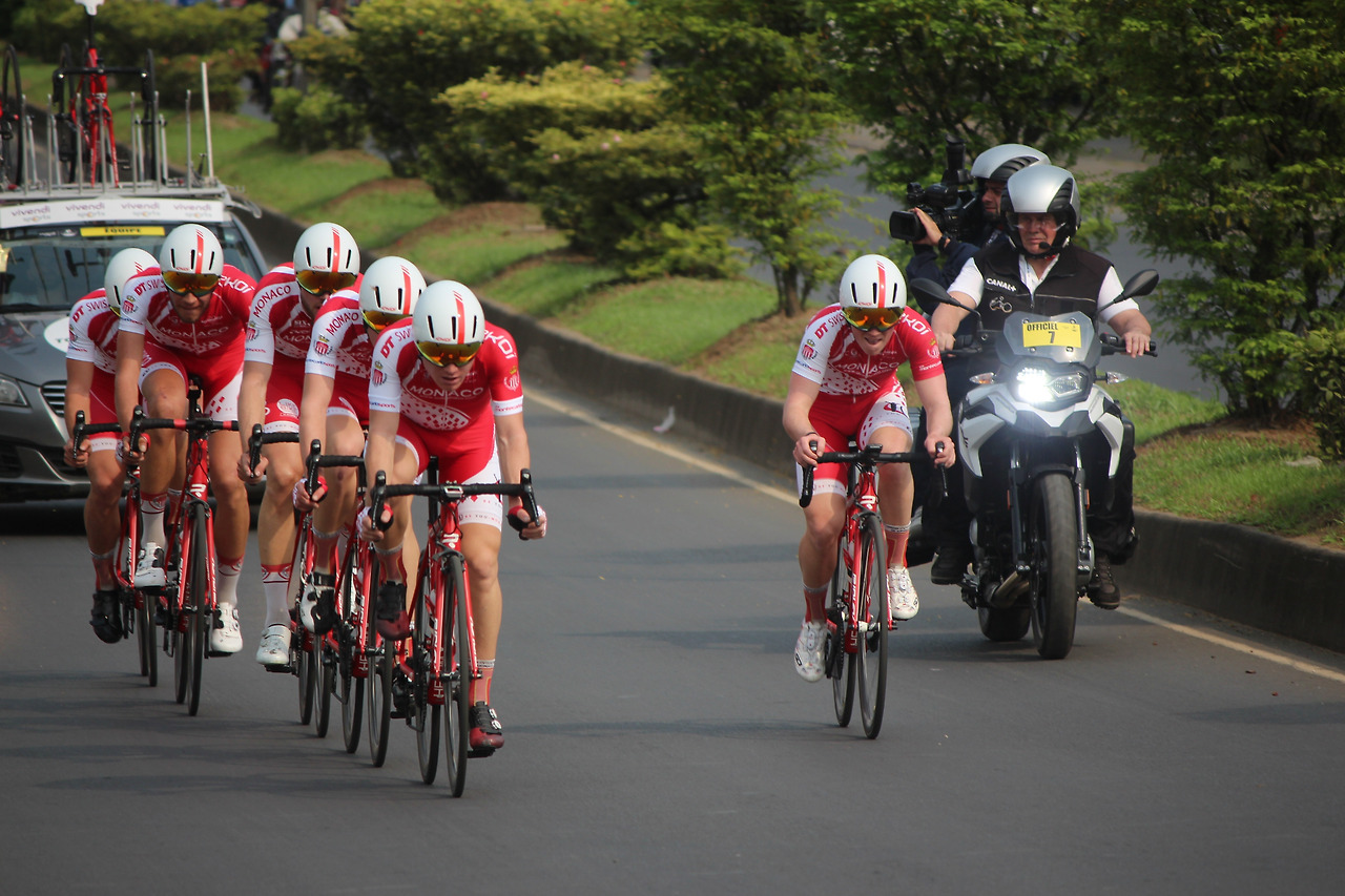 사이클 선수는 허리와 하체 힘이 강해야 경쟁에서 이길 수 있다.jpg
