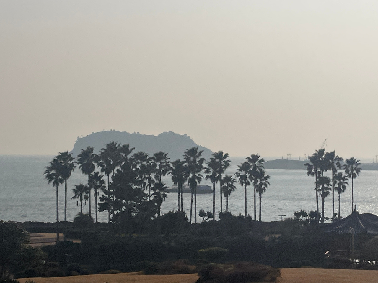 정방폭포 인근 바닷가2.jpg