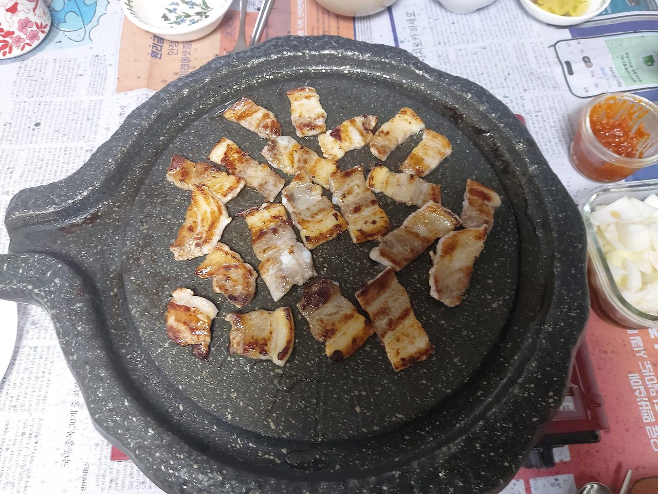 40-6. 노릇노릇하게 잘 구워진 삼겹살  20240720_185639.jpg