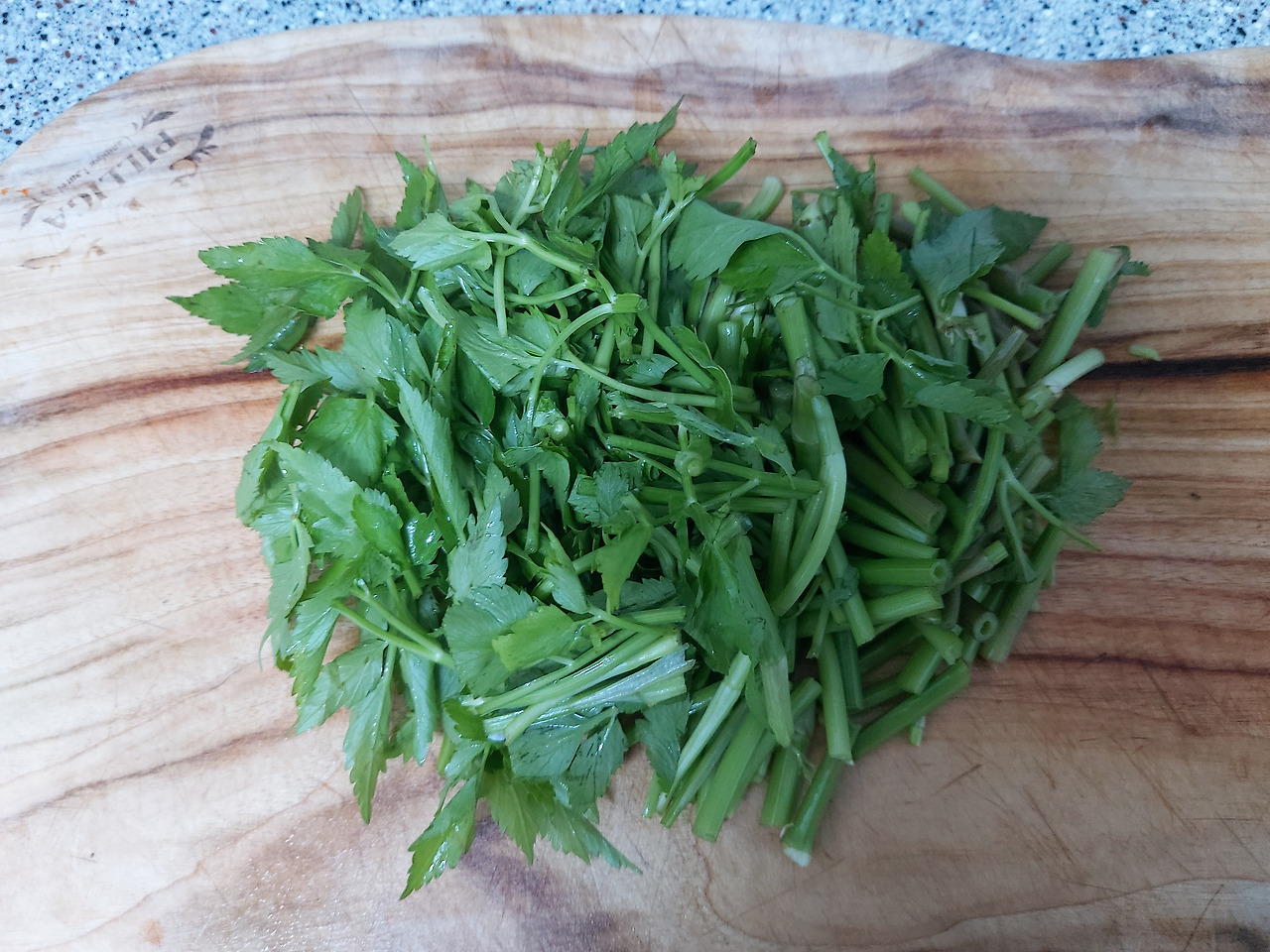 45-4. 적당한 크기로 자른 미나리 20240915_183726.jpg