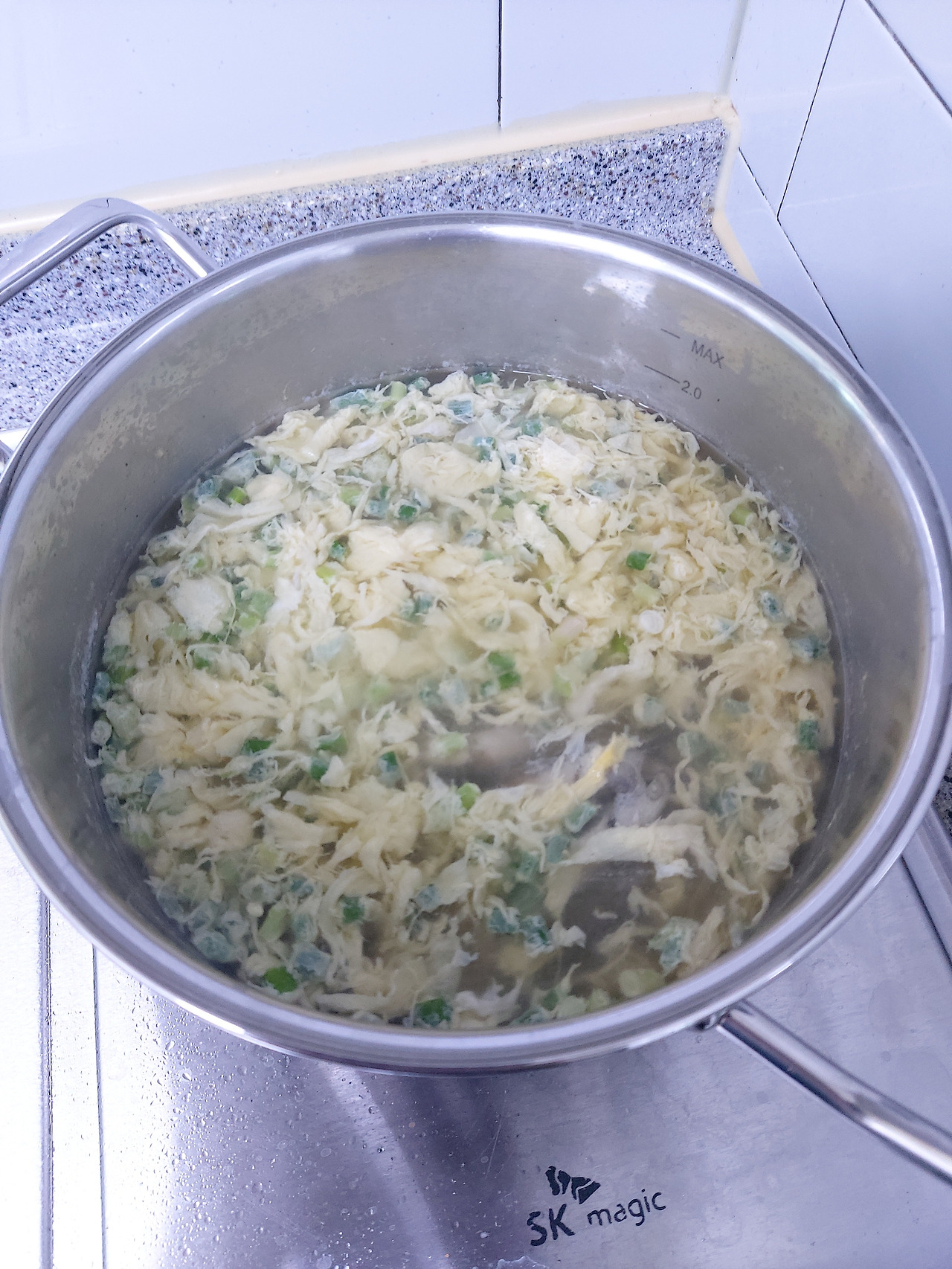 10-5. 끓는 육수에 달걀물을 넣고 5분만에 완성한 계란국 20240720_083514.jpg