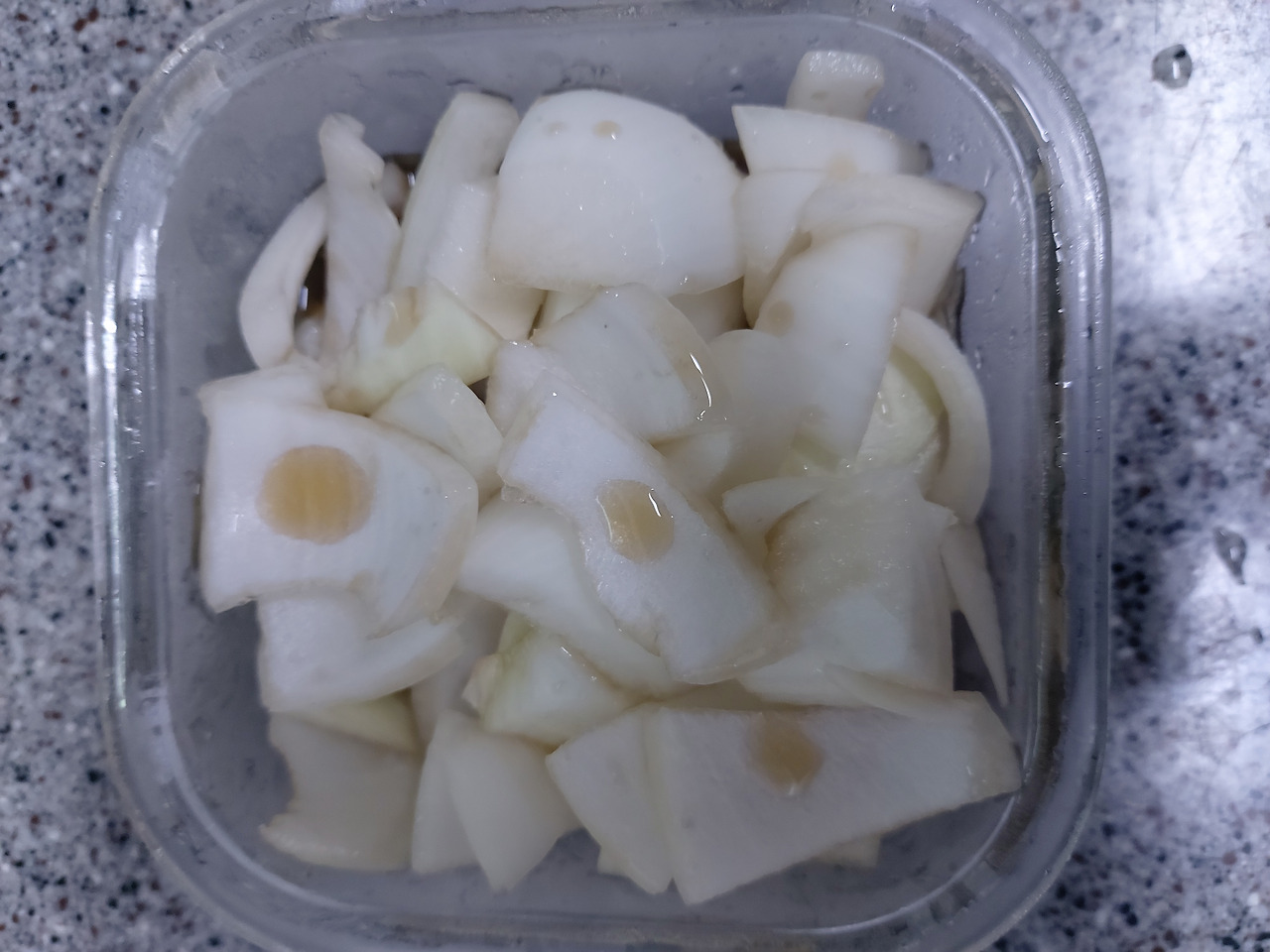 40-2. 쌉싸름한 양파절임도 삼겹살과 잘 어울린다 20240720_182948.jpg