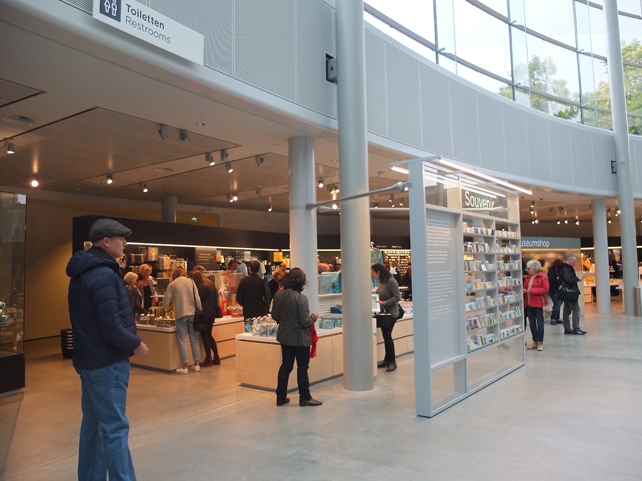 반 고흐 미술관 내 뮤지엄 숍.jpg