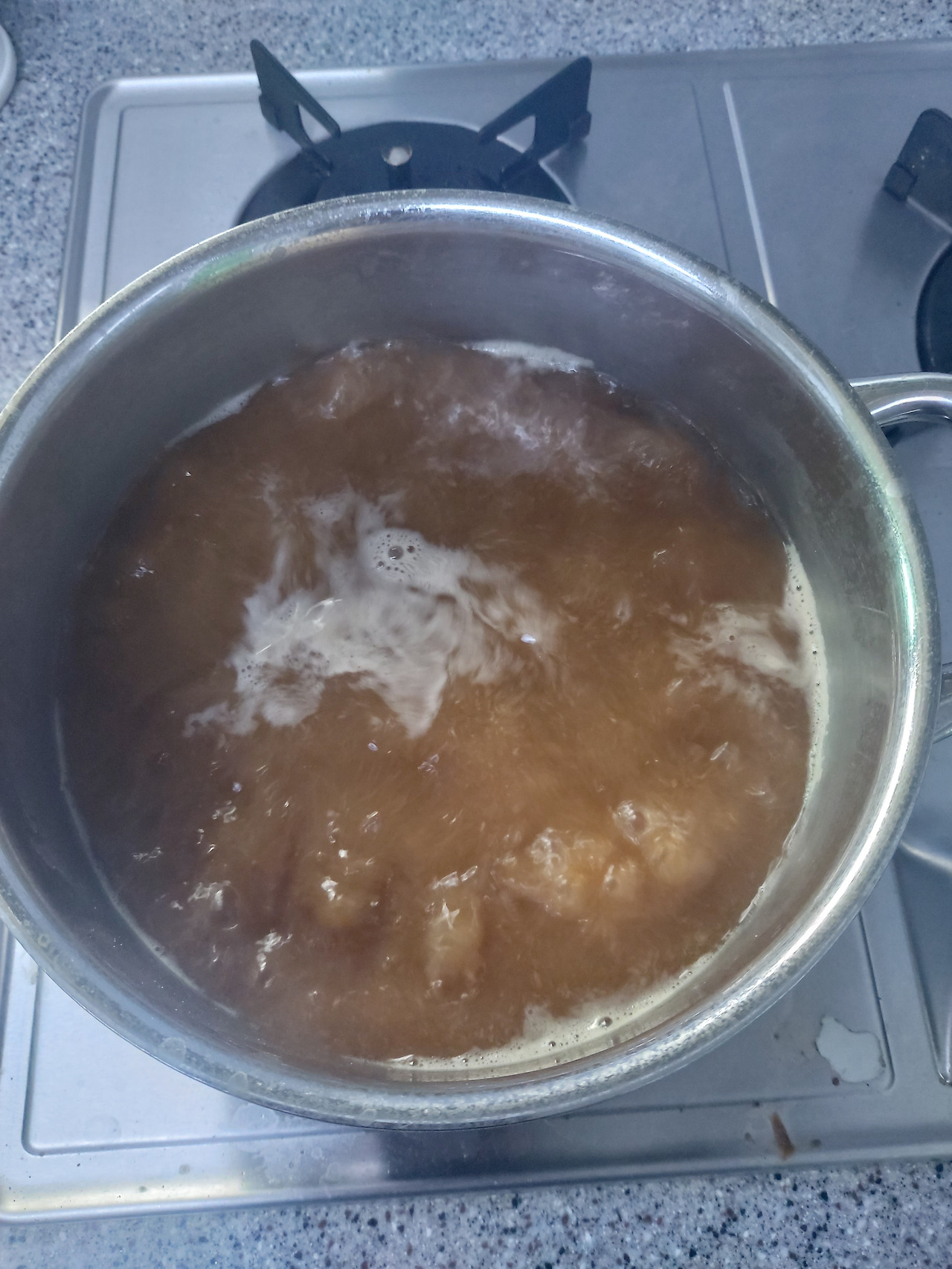 12-4. 육수가 끓으면 된장을 풀어 넣는다. 20240817_174924.jpg