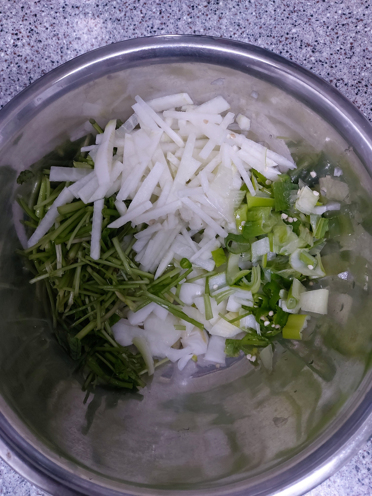 46-2. 손질한 미나리와 무, 대파, 청양고추 20241109_182255.jpg