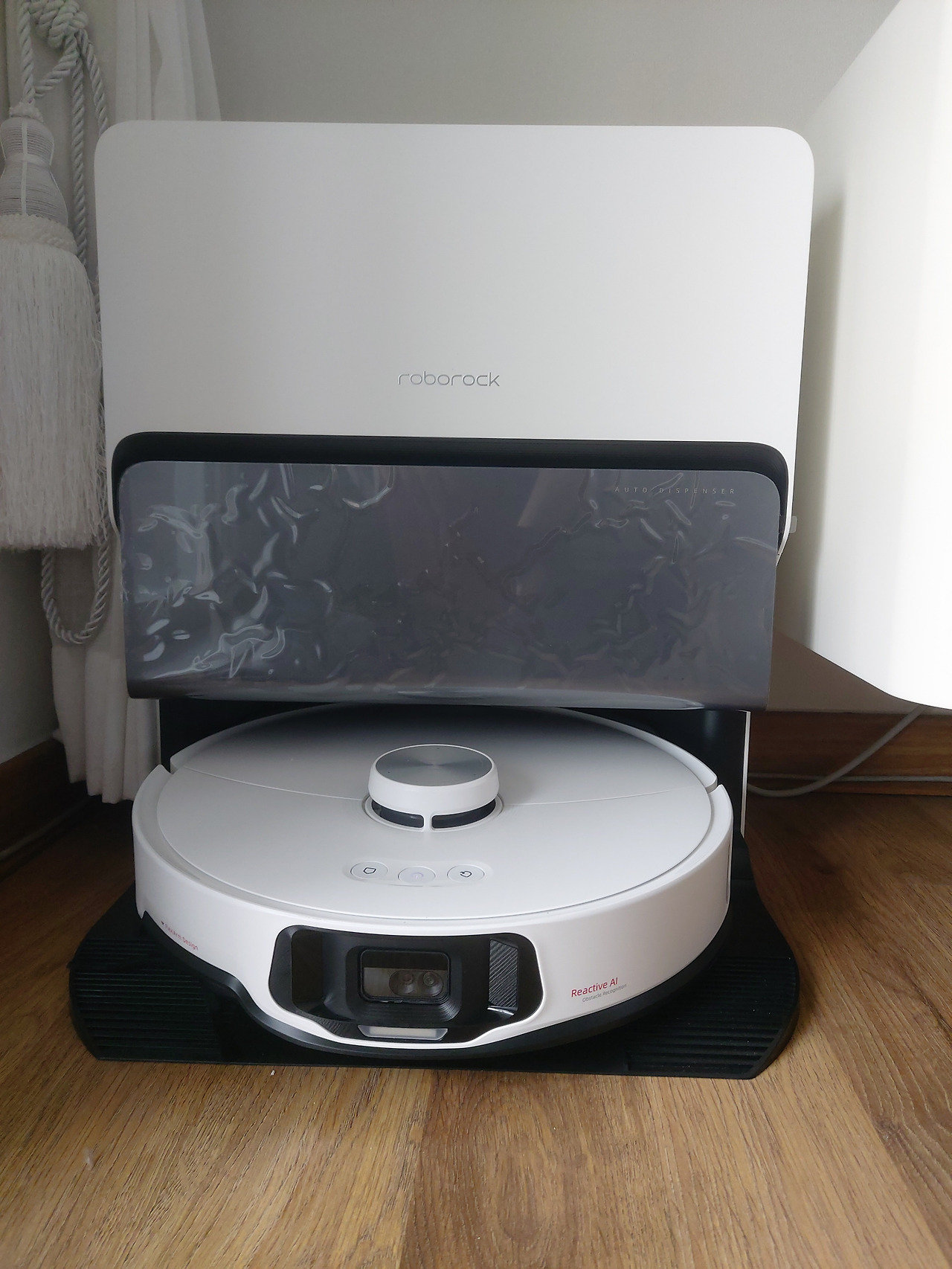 29-4. 로봇청소기 본체 앞에 보이는 센서.20250511_101426.jpg