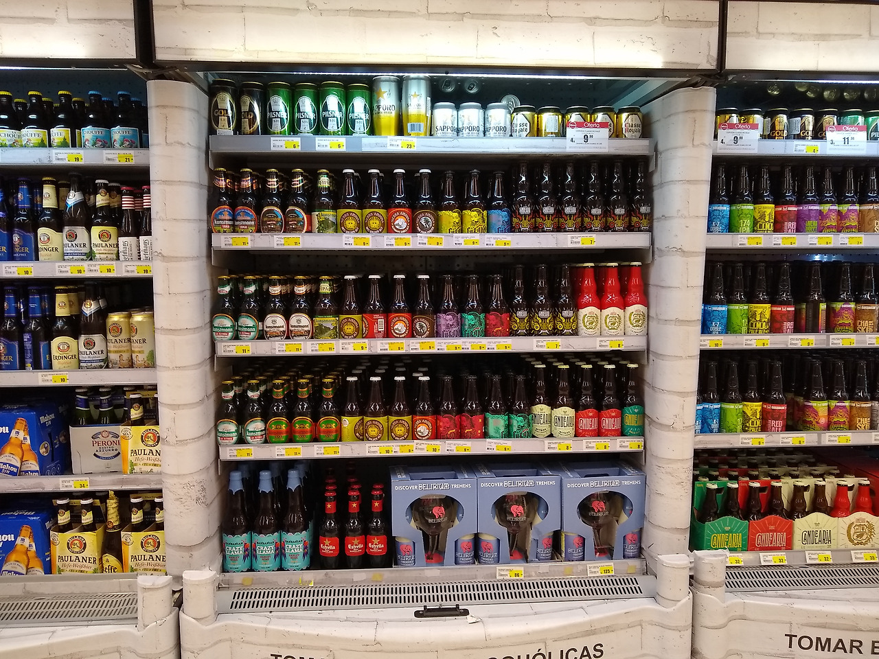 온갖 종류의 다양한 맥주.jpg