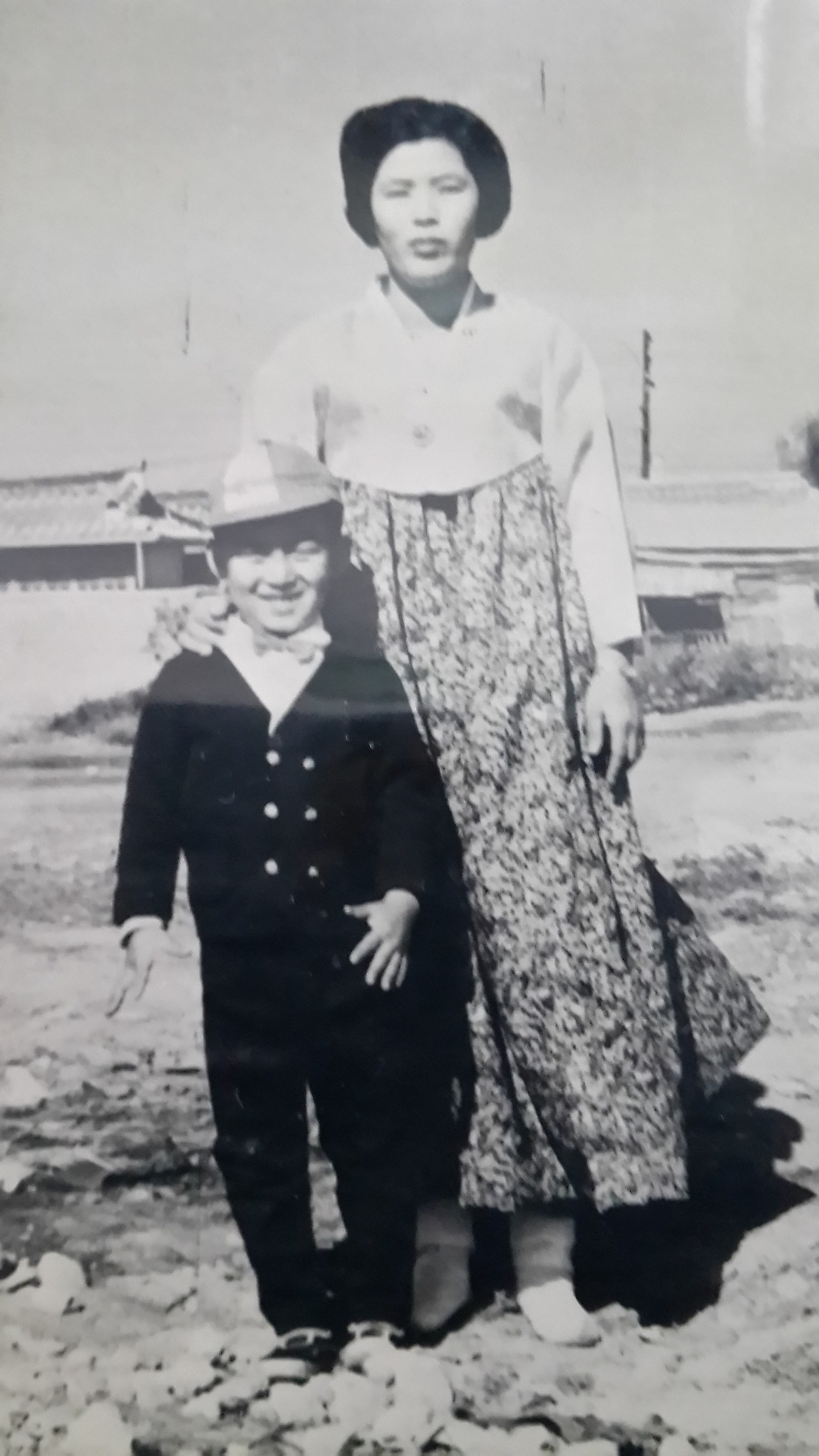 삶의 정거장에서 23-2. 내가 여섯 살 무렵, 어머니와 찍은 사진. 20160327_204544.jpg