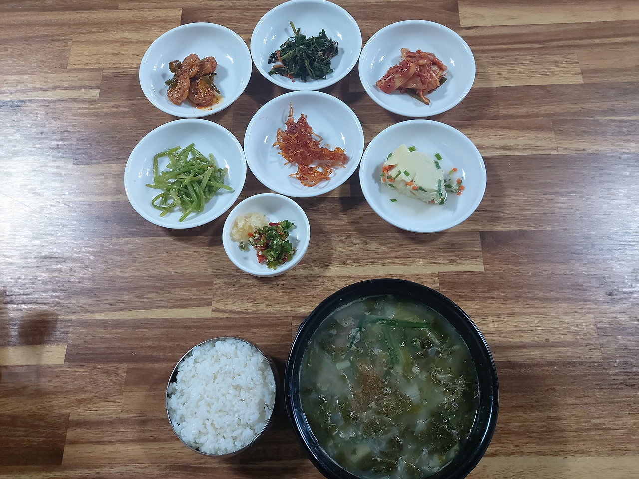 52-2. 경상도식 추어탕. 대학 진학을 위해 집을 떠나기  전까지 어머니는 시장에서 사 온 펄떡거리는 미꾸라지로 손수 추어탕을 끓였다. 20240724_111554.jpg