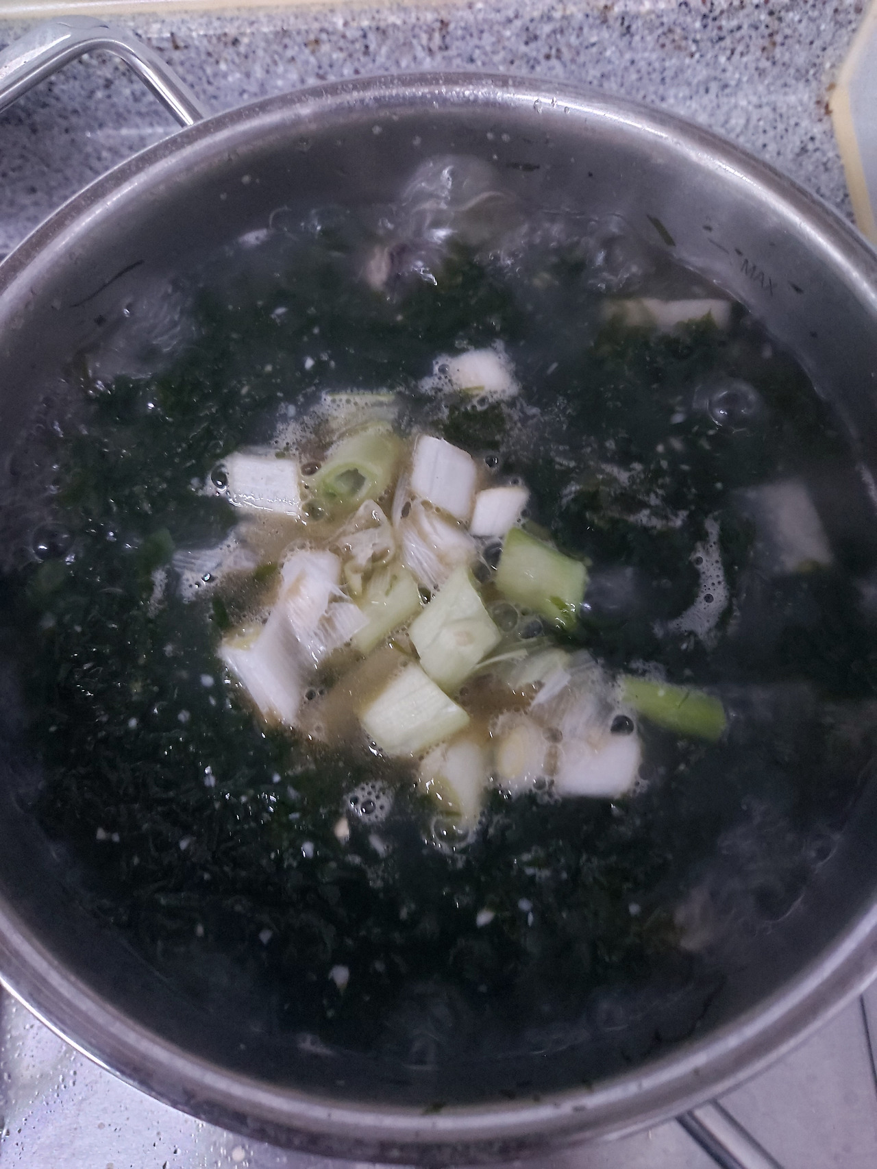 42-5. 마지막으로 후추를 치고 2분 후 불을 끈다 20241102_181340.jpg