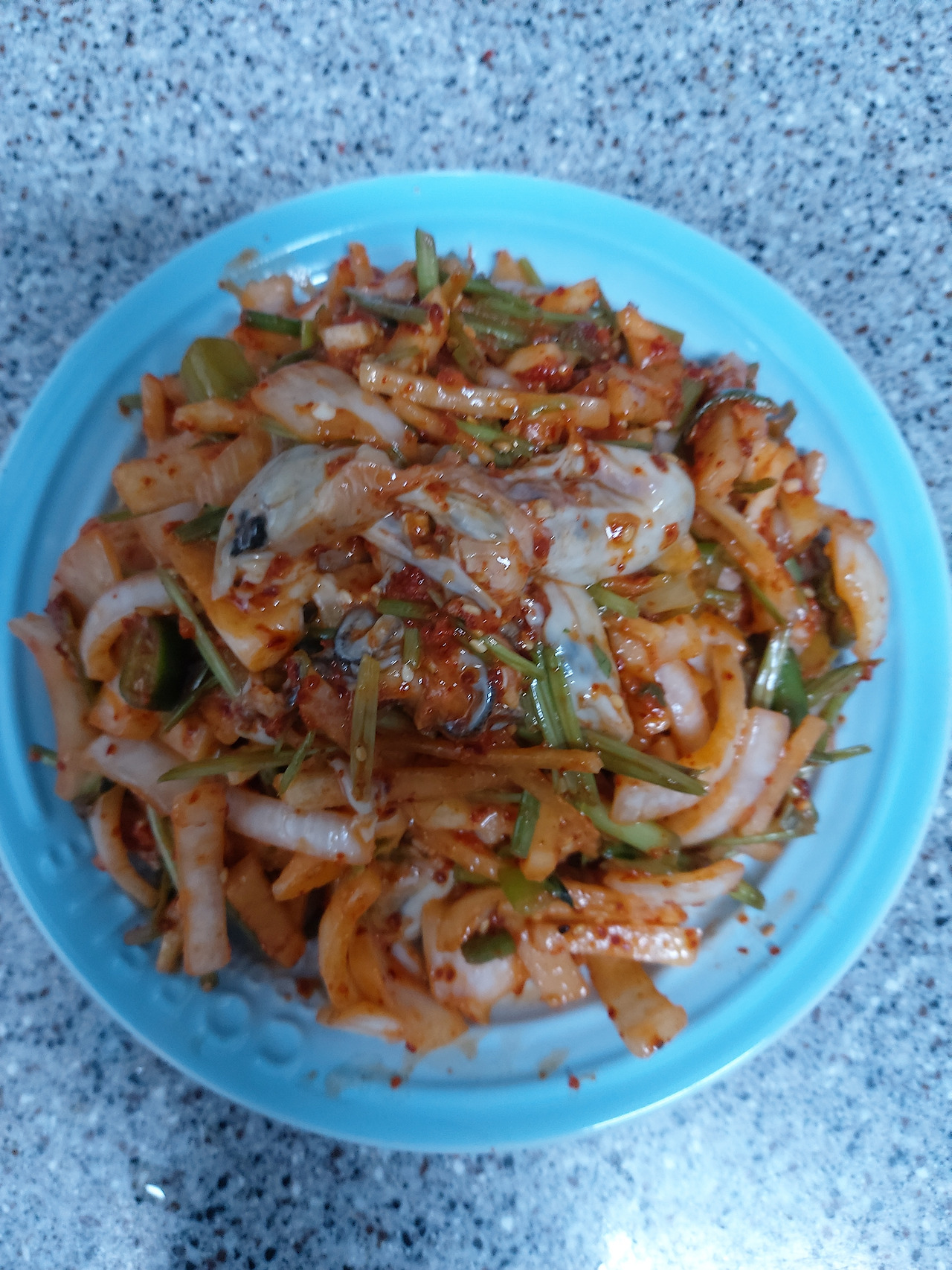 46-5. 겨울이 제철인 영양소의 보고(寶庫) 생굴을 채소와 양념에 버무려 무침으로 만들어 먹으면 입맛도 살아나고 기력도 회복된다. 20241109_183742.jpg