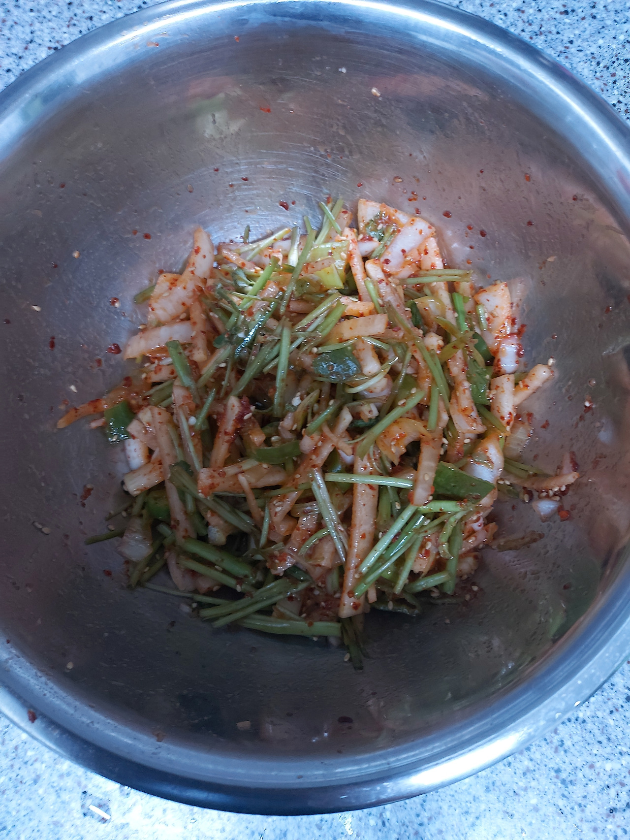 46-3. 먼저 채소를 양념장에 버무린다 20241109_183211.jpg