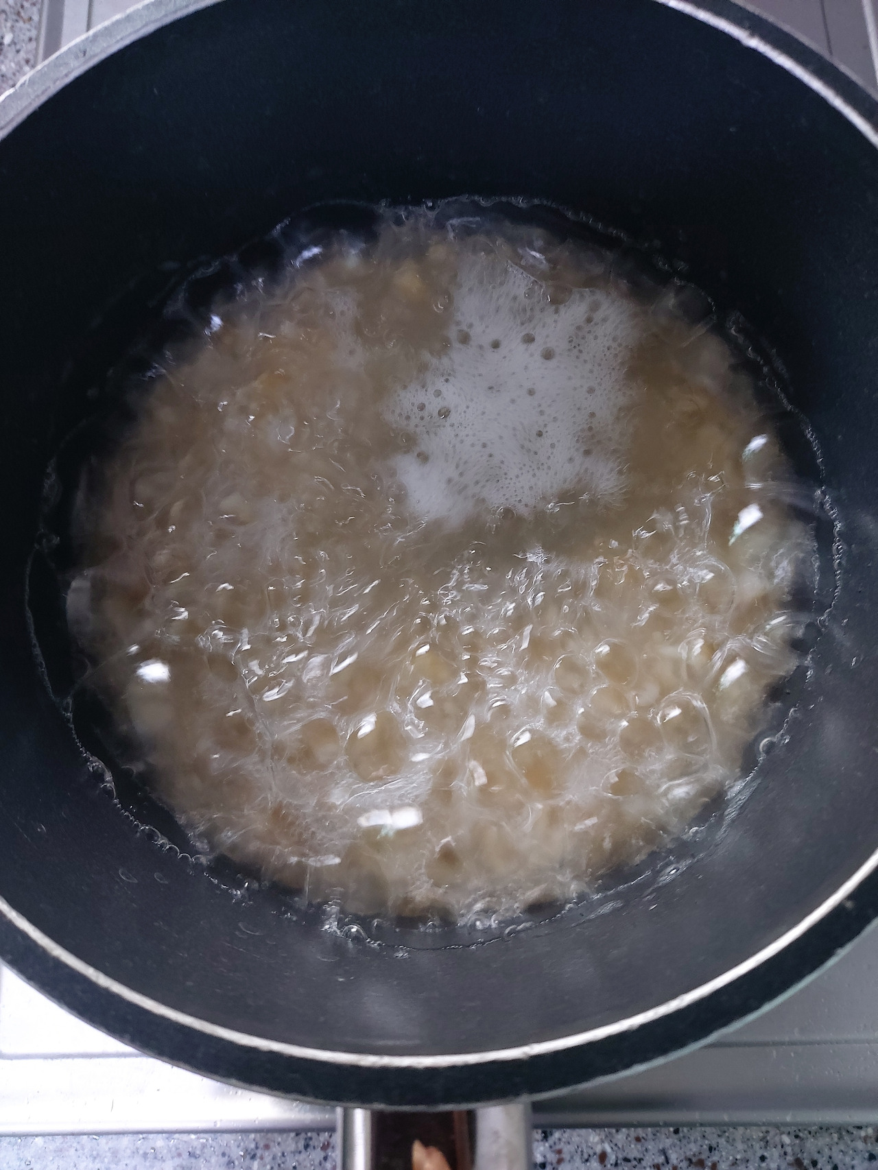 22-6. 누룽지가 팔팔 끓을 때 요리용 주걱으로 두세 번 저어준 뒤 불을 끈다 20240908_143306.jpg