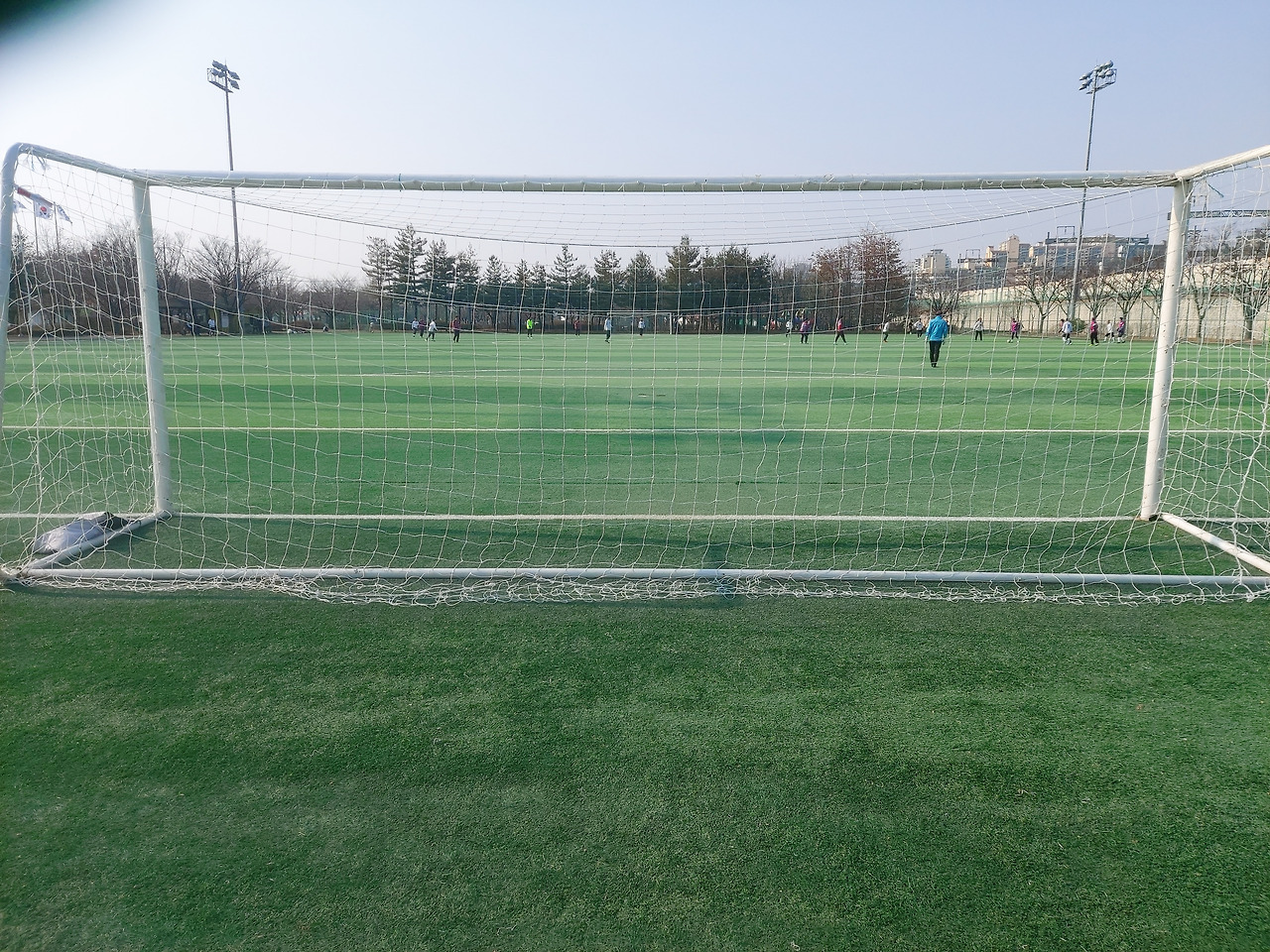 4-7. 골키퍼가 지키는 골대는 높이가 2.44m, 너비는 7.32m다.  20250308_154138.jpg