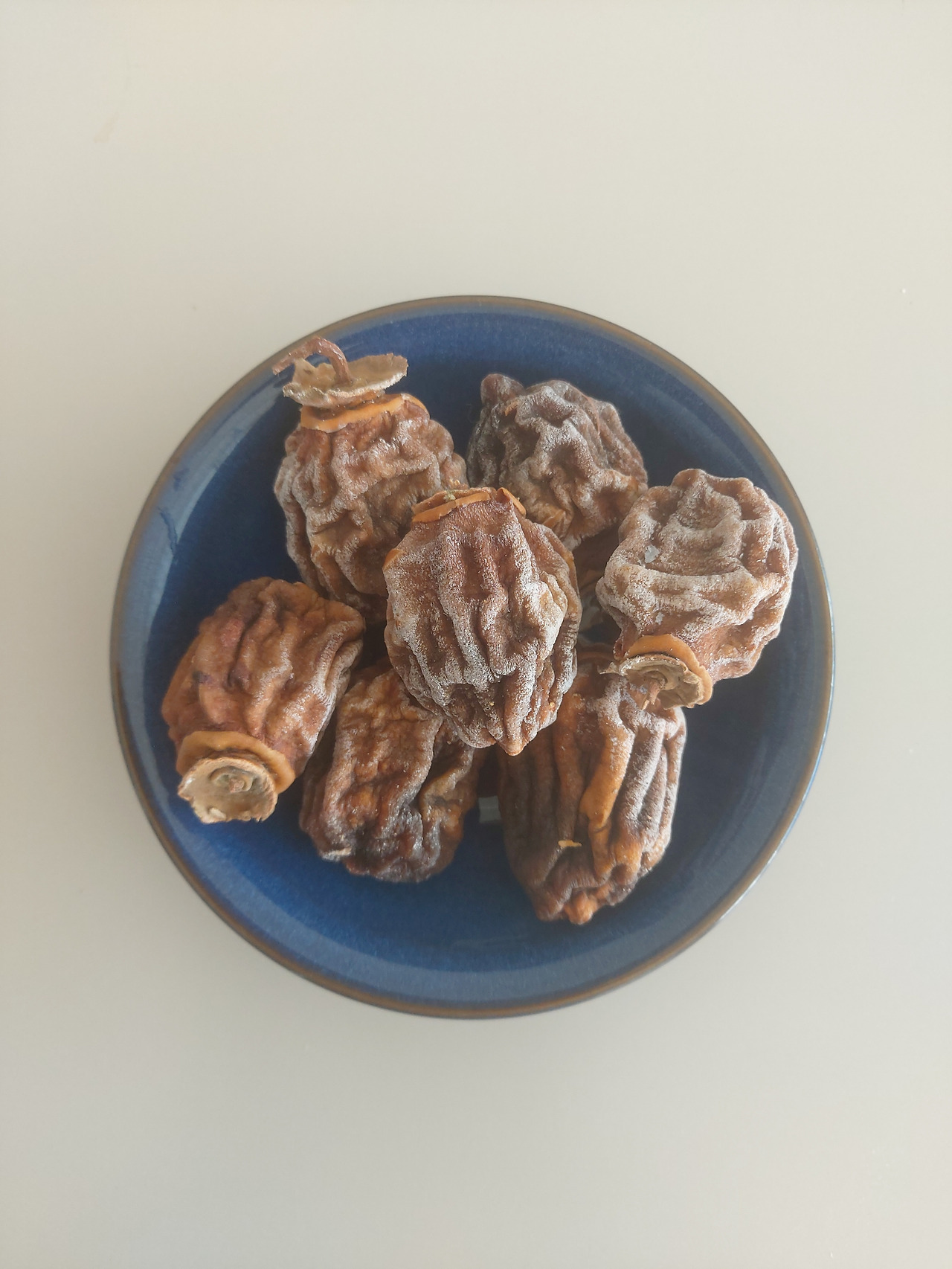 3. 사촌 형수가 시부모와 시할머니의 산소 주변 감나무에서 수확한 감으로 만든 상주 곶감 20251231_104950.jpg