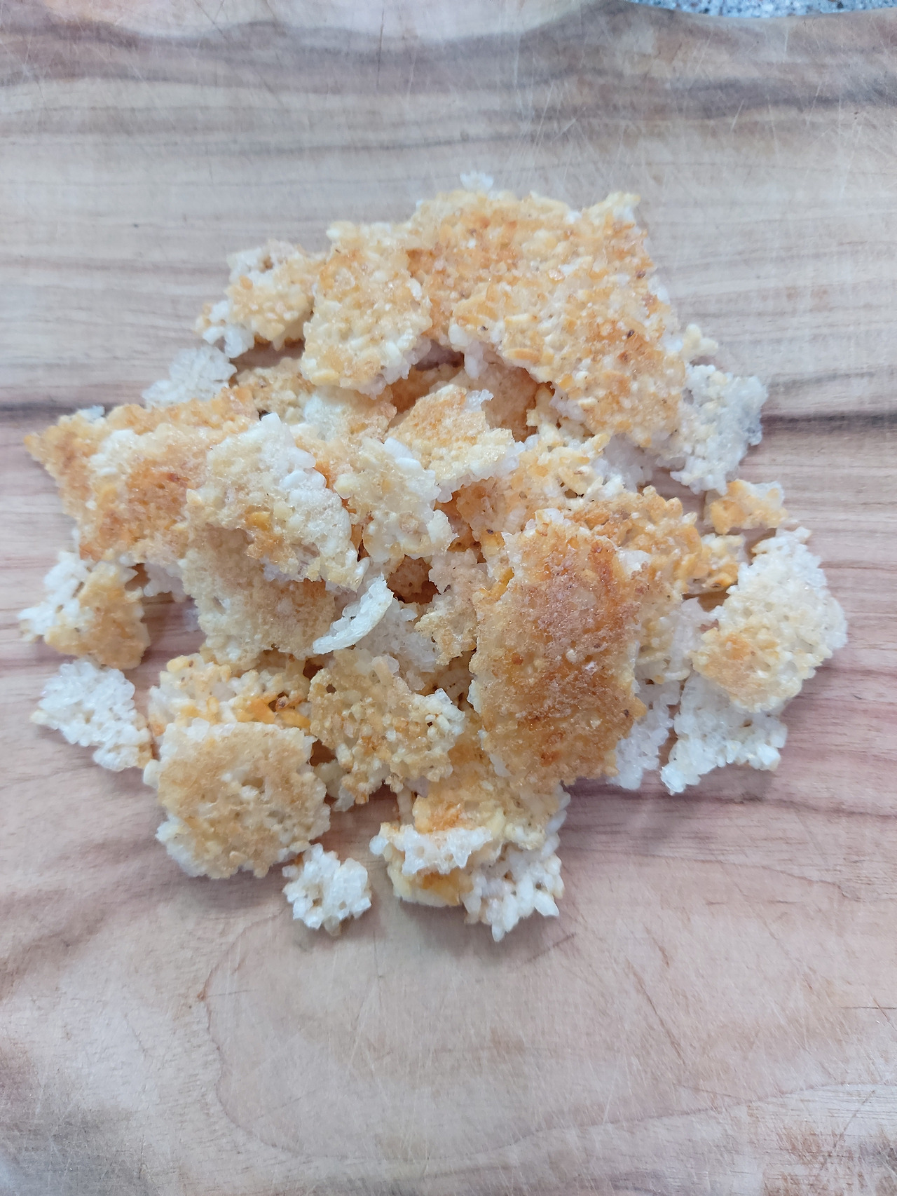 22-4. 누룽지탕은 말린 누룽지만 있으면 물을 붓고 끓여 금방 먹을 수 있는 초간편 먹거리다.   20240908_142317.jpg