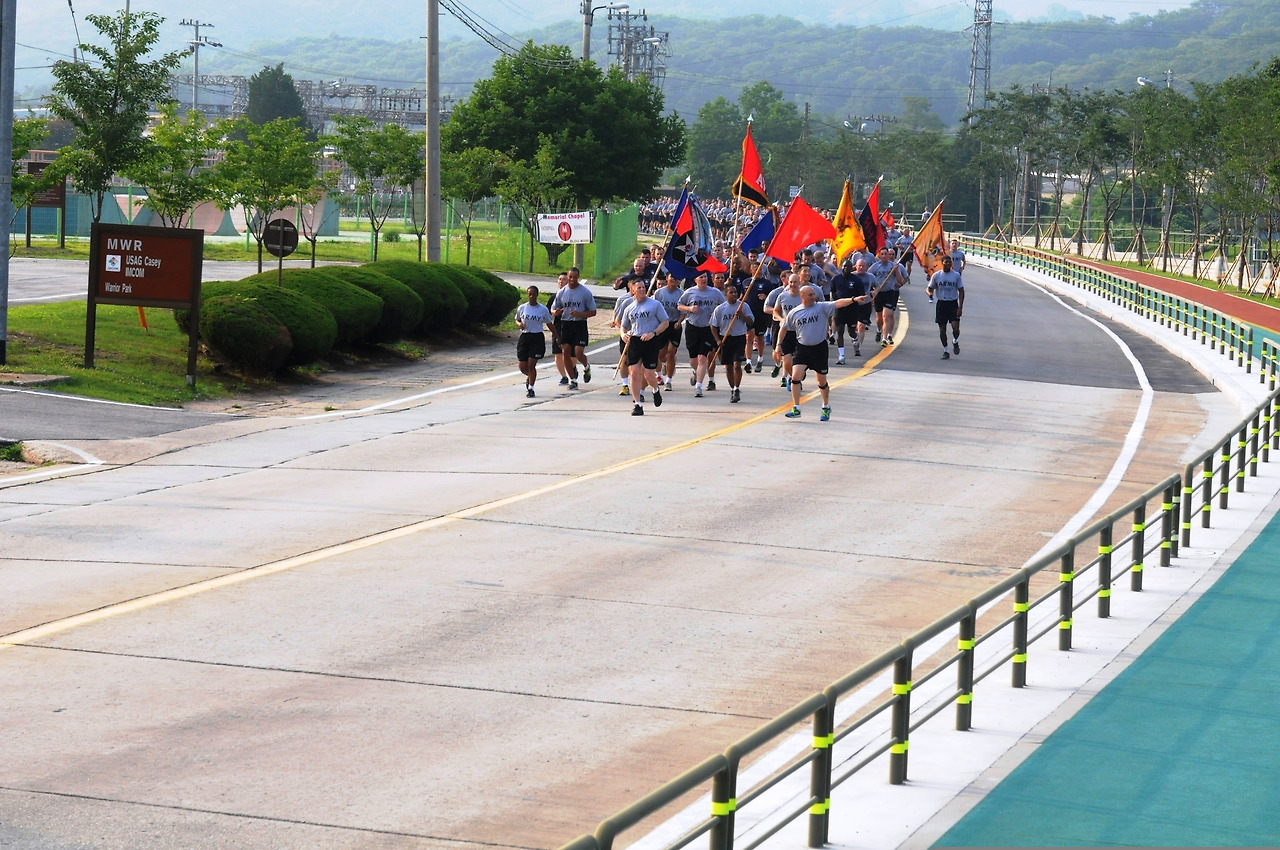 11-1. 캠프 케이시 영내에서 진행되고 있는 구보(驅步).jpg