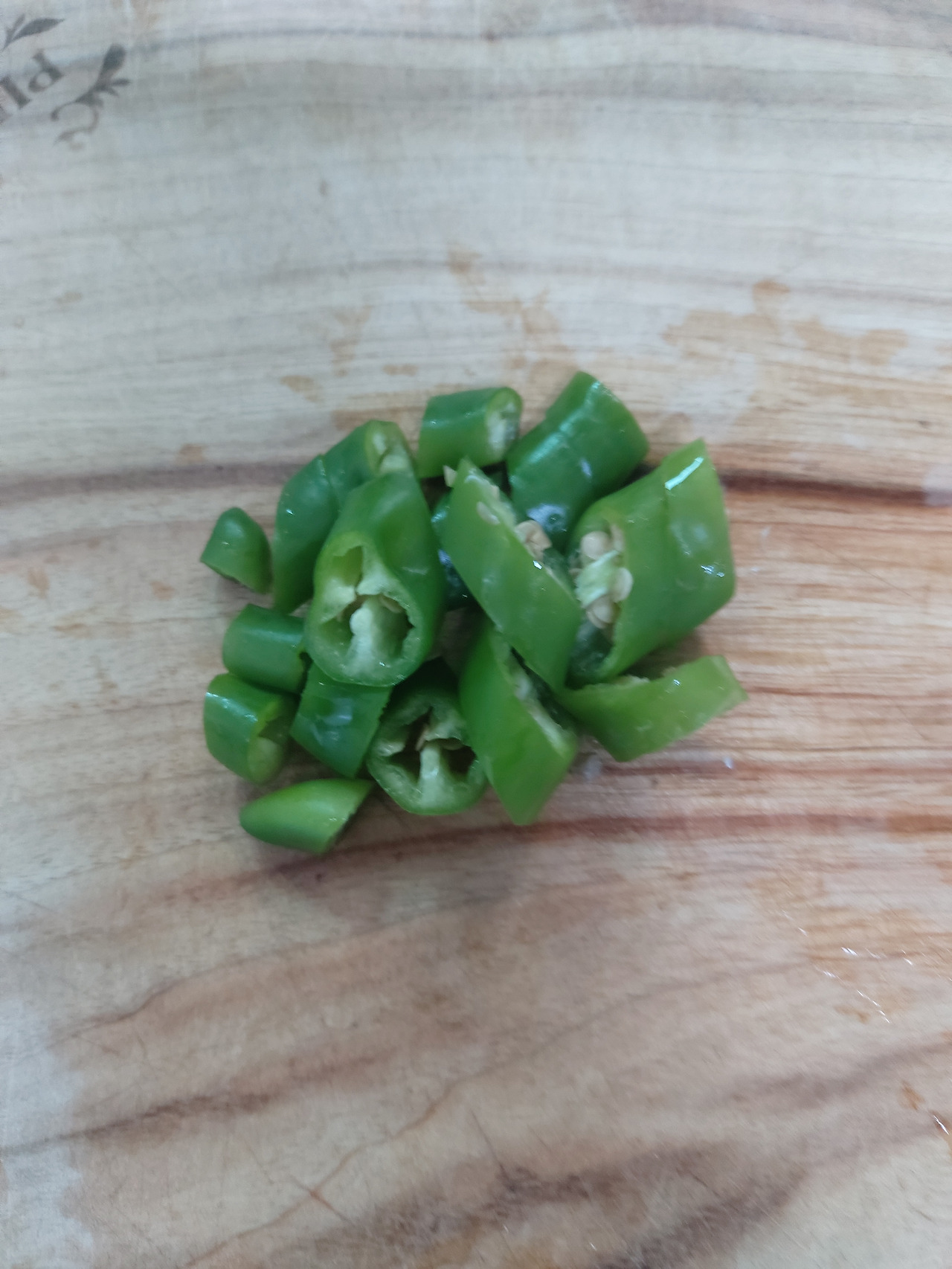 6-2. 육수가 끓으면 콩나물과 함께 넣을 청양고추 20240721_181333.jpg