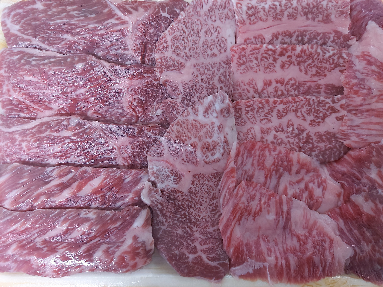 33-1. 동네 마트에서 주로 사는 한우 모둠 세트 20240810_184429.jpg