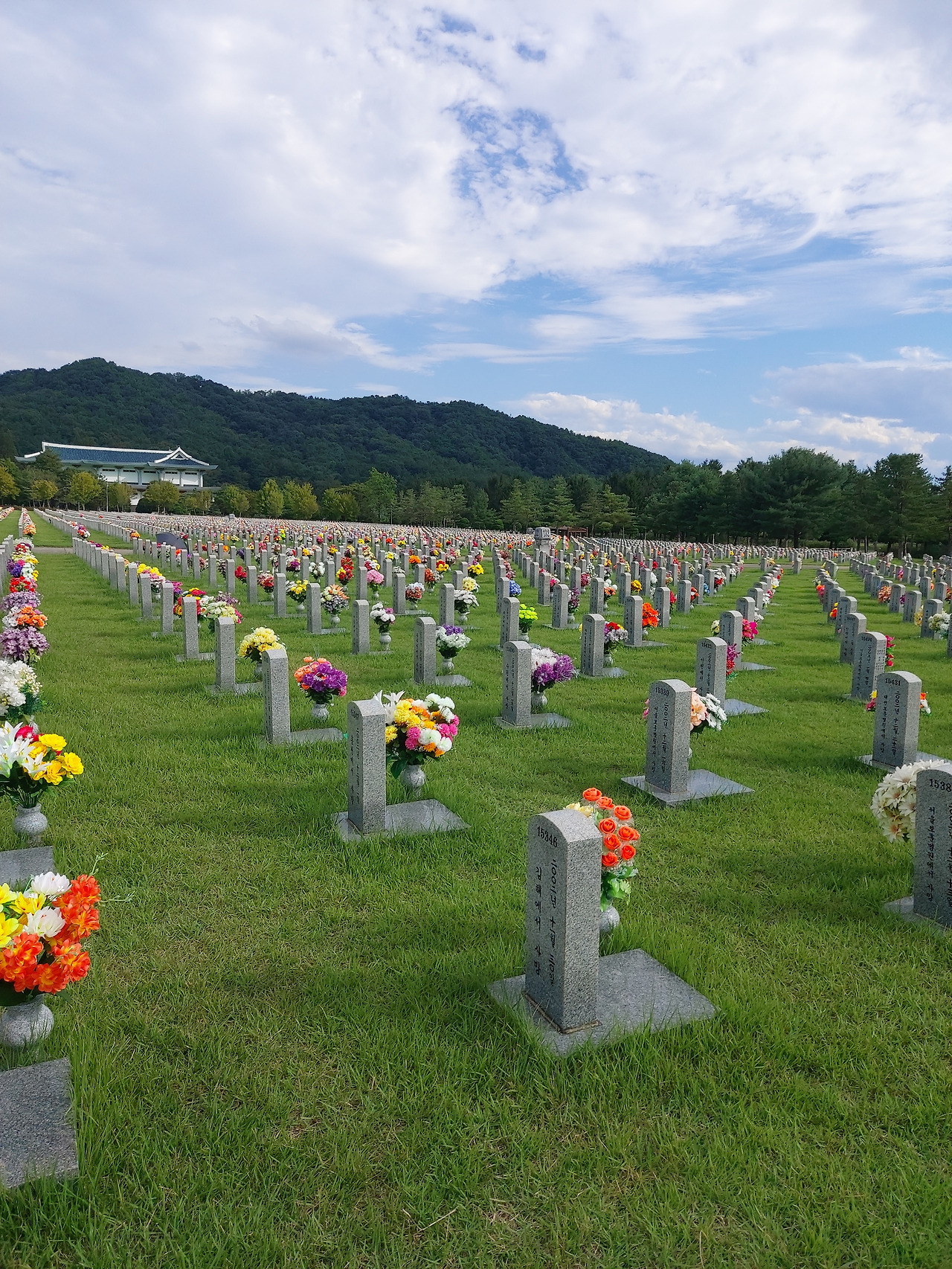 26-1. 딸의 친할머니와 친할아버지의 묘소가 있는 국립대전현충원  20240919_153946.jpg