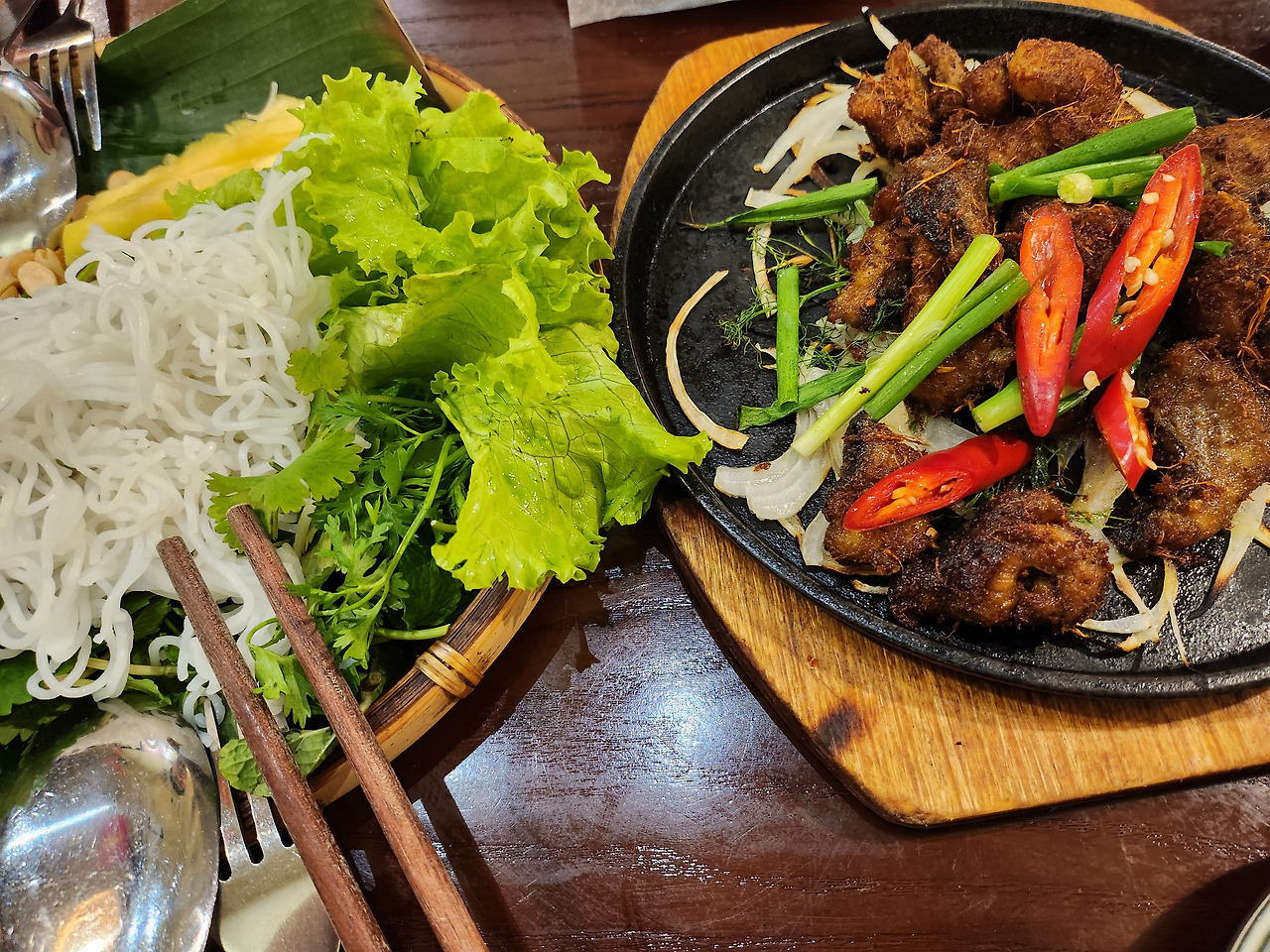 35_Hanoi traditional grilled fish(chaca).jpg